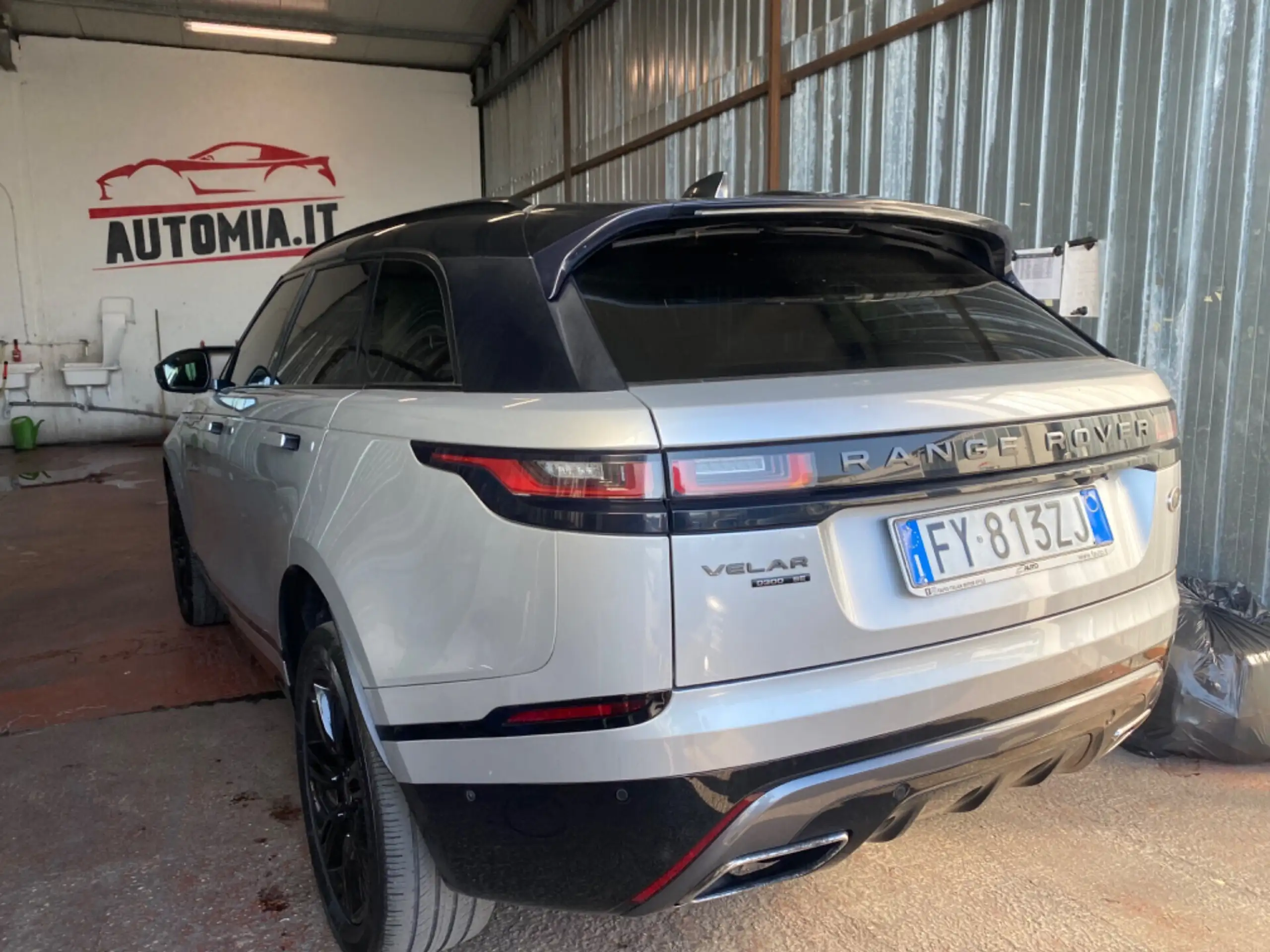 Land Rover - Range Rover Velar