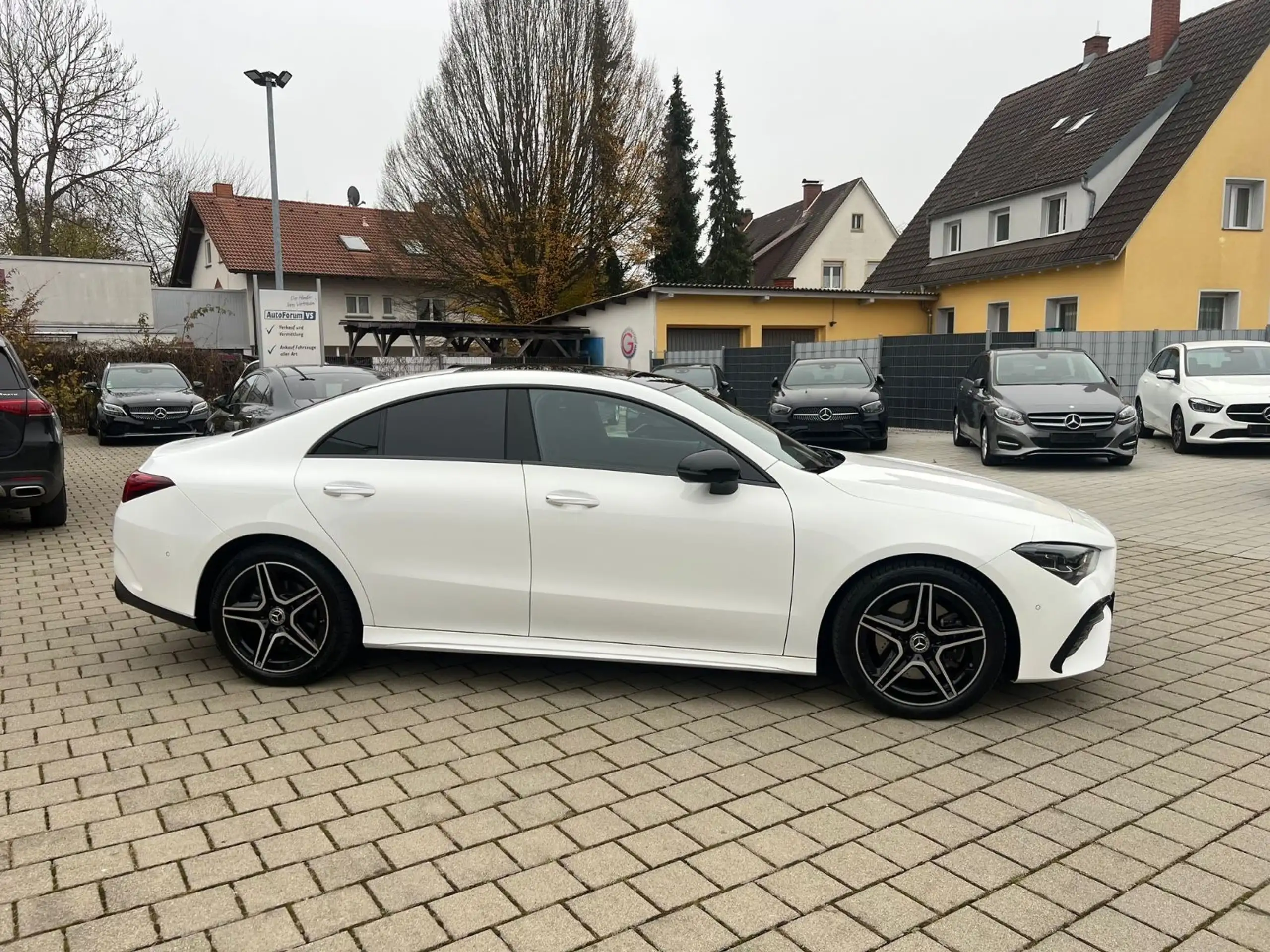 Mercedes-Benz - CLA 200