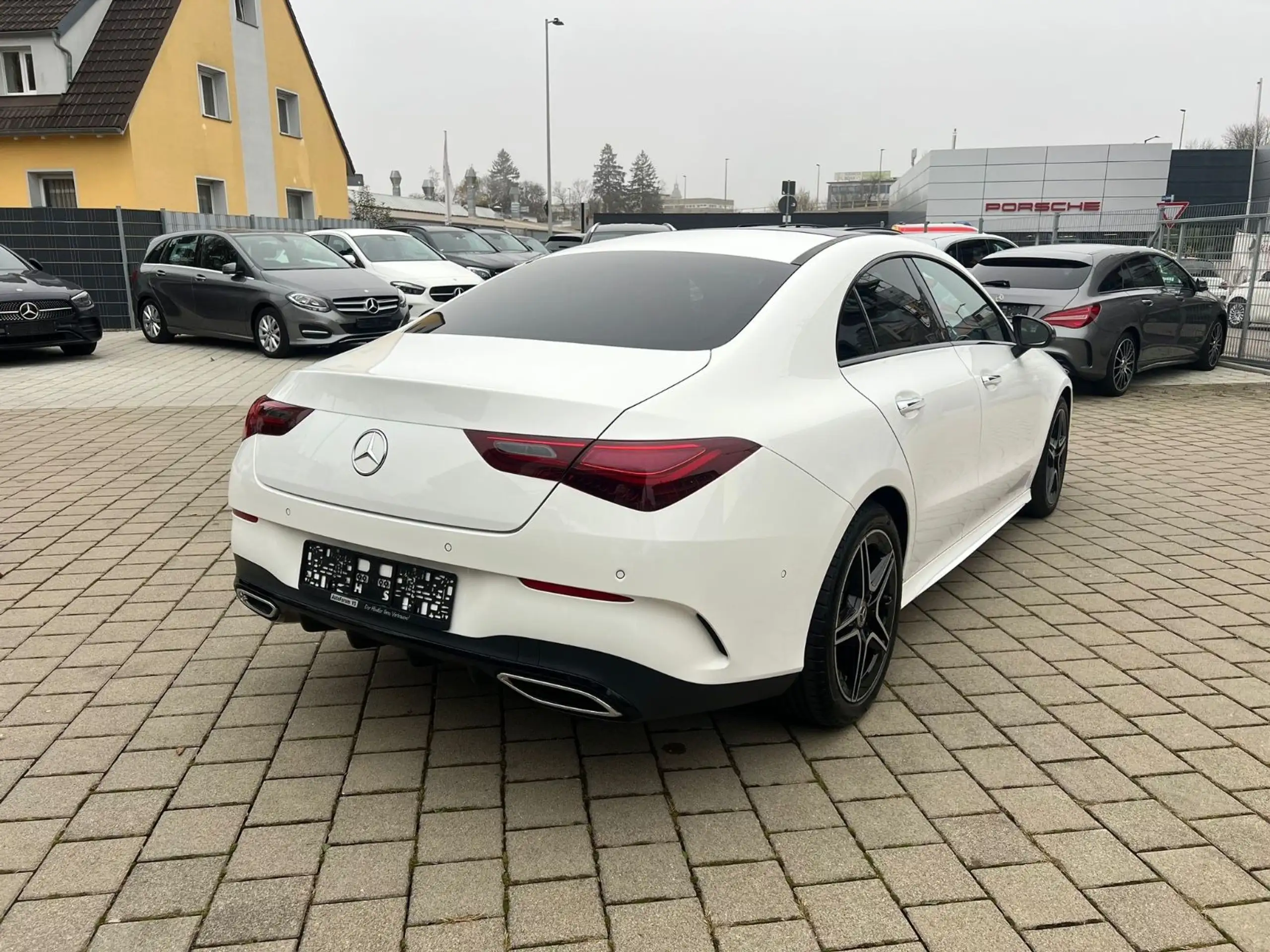 Mercedes-Benz - CLA 200