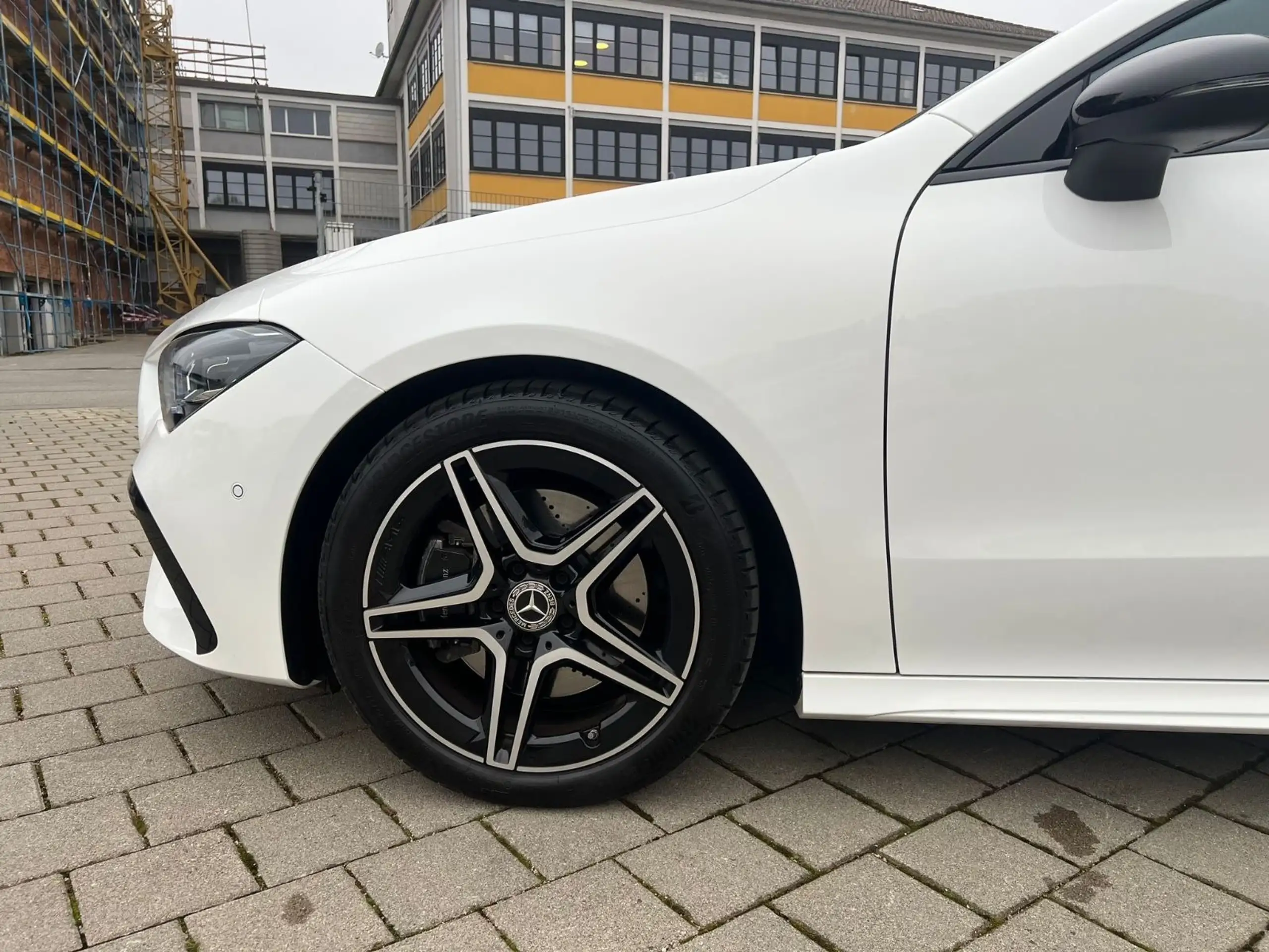 Mercedes-Benz - CLA 200