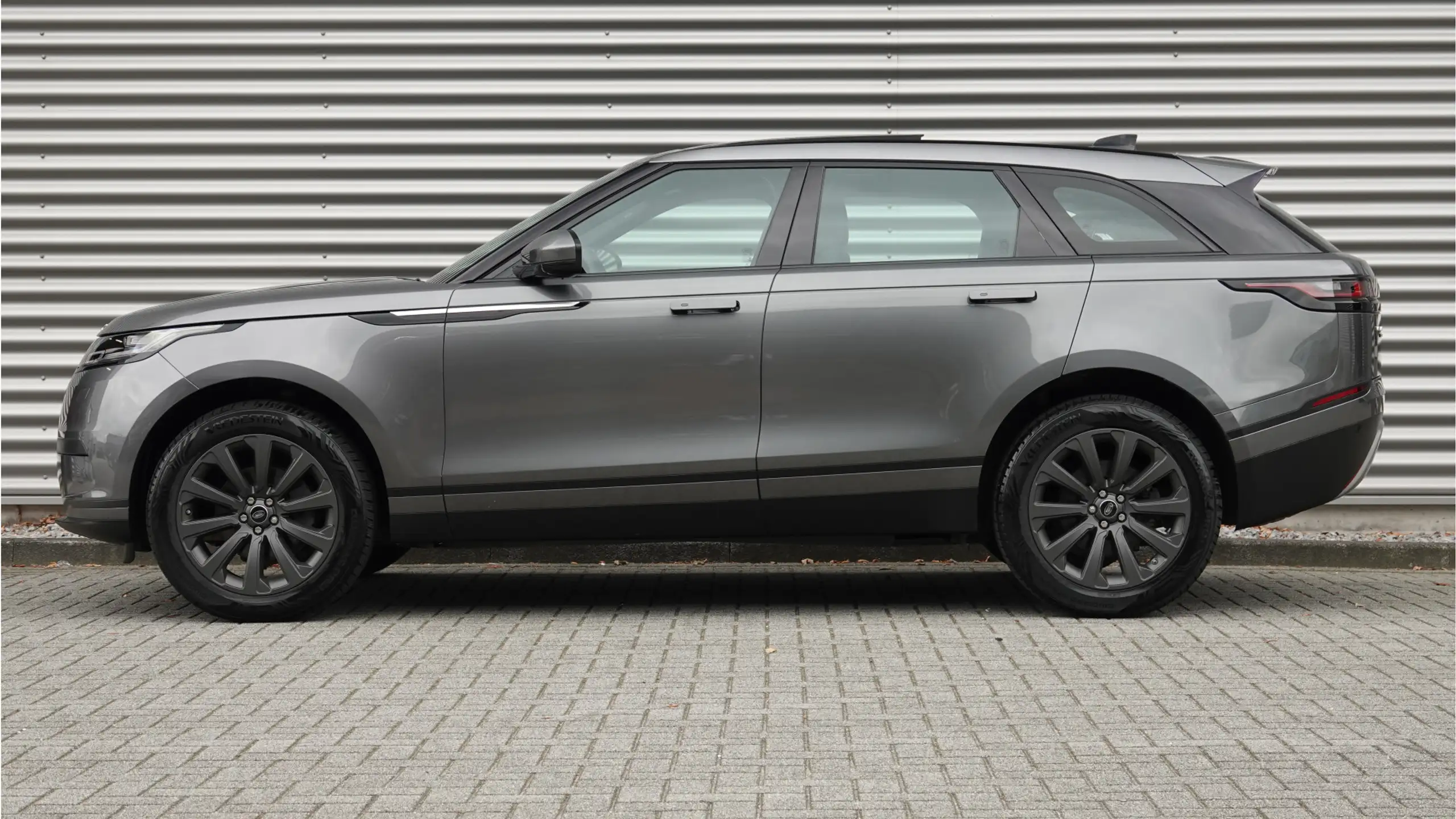 Land Rover - Range Rover Velar