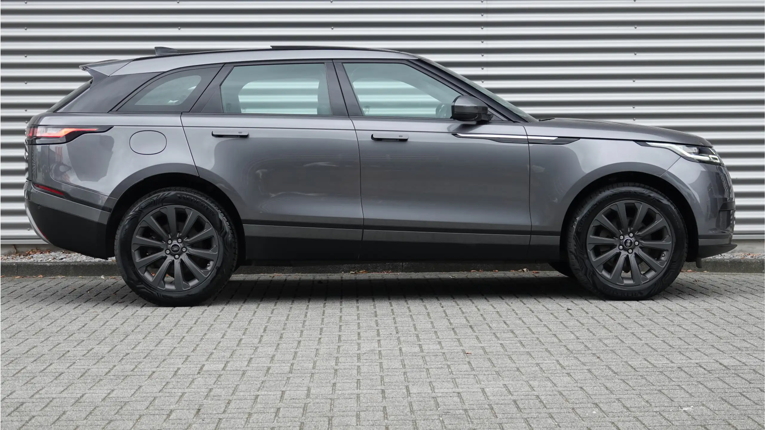 Land Rover - Range Rover Velar