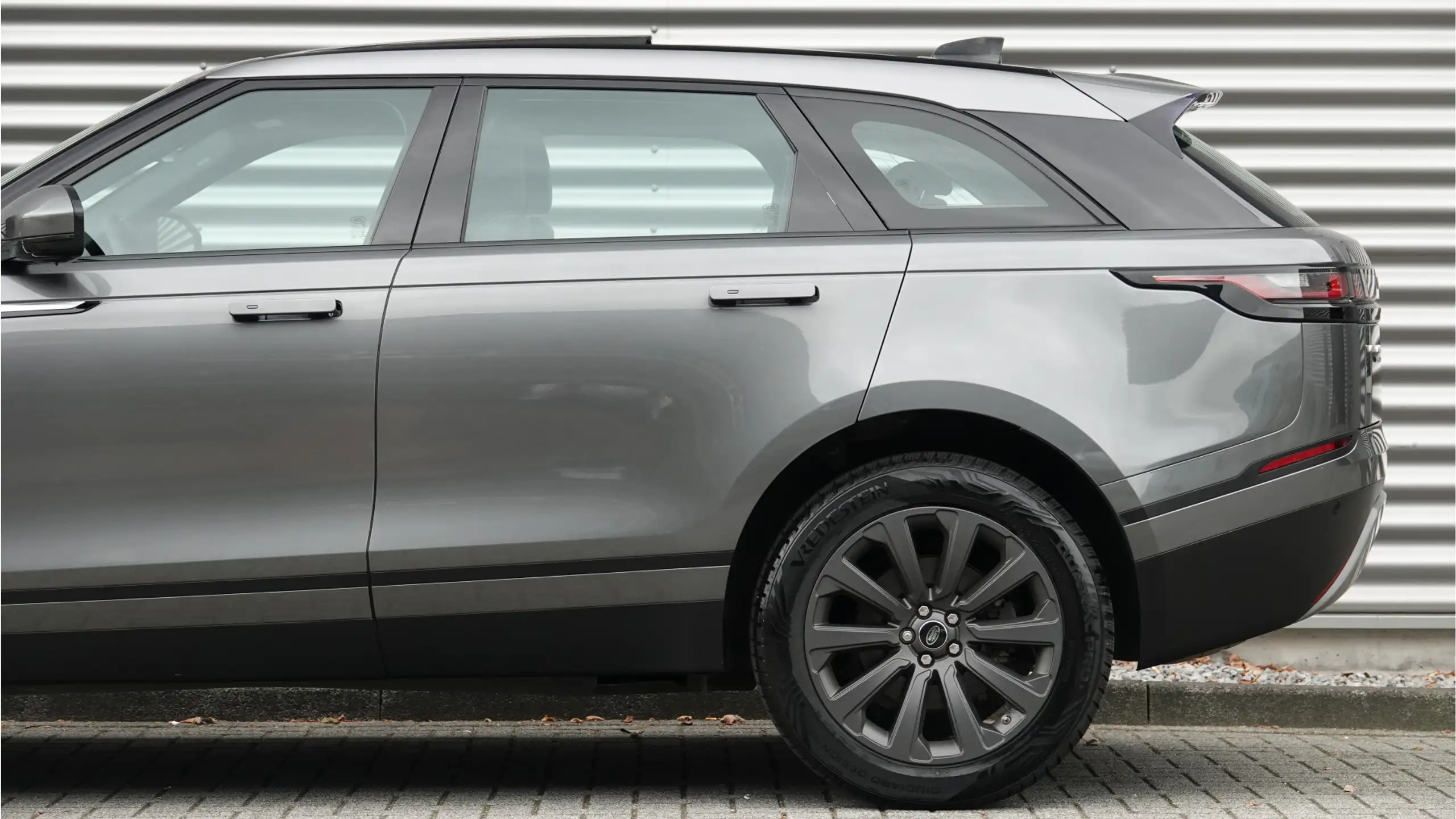 Land Rover - Range Rover Velar