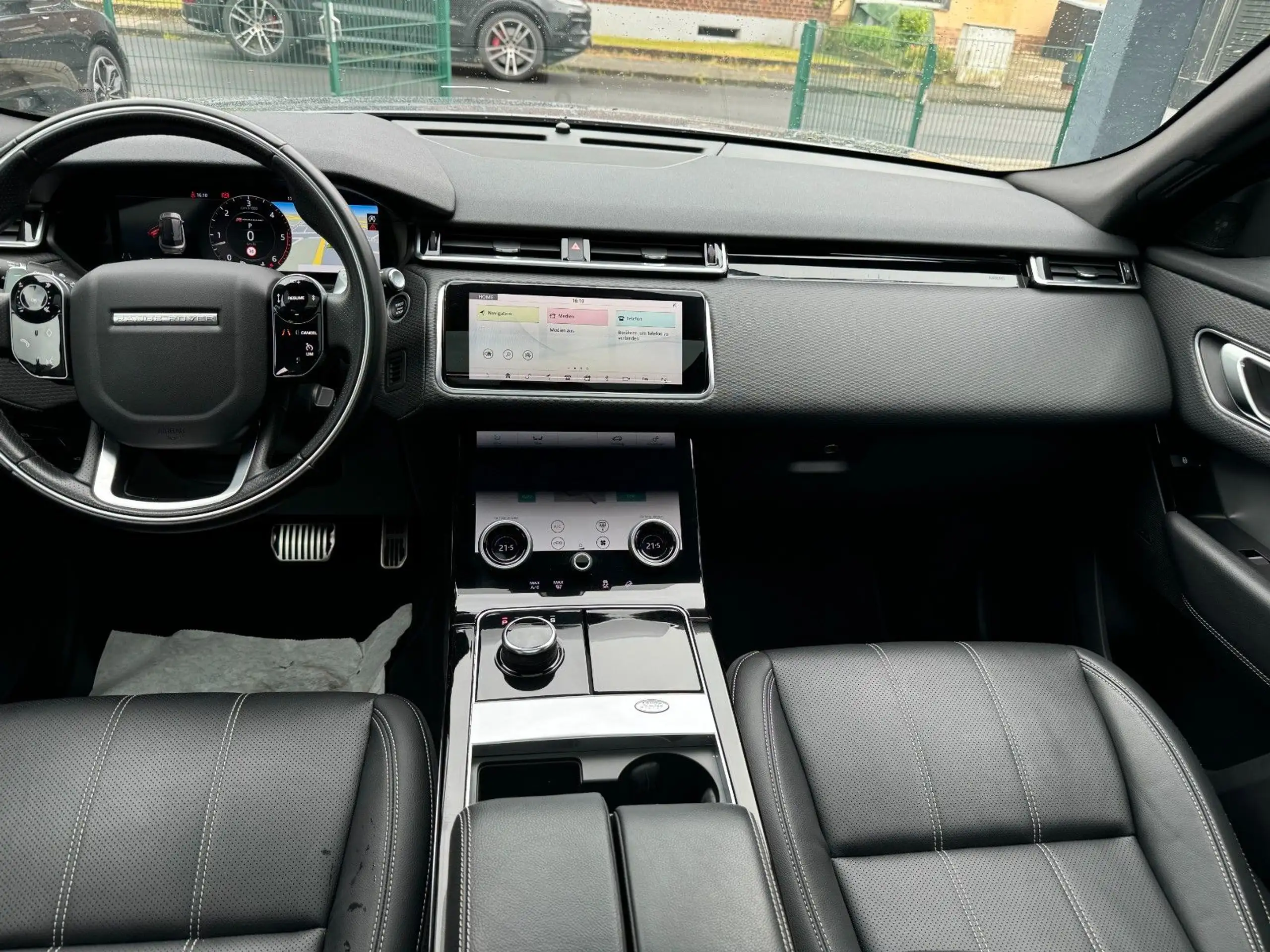 Land Rover - Range Rover Velar