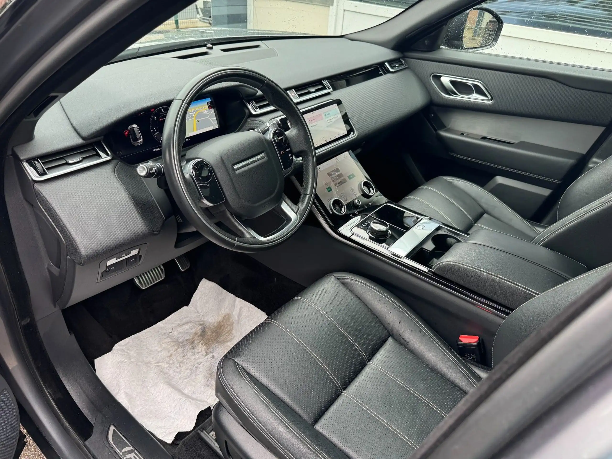 Land Rover - Range Rover Velar