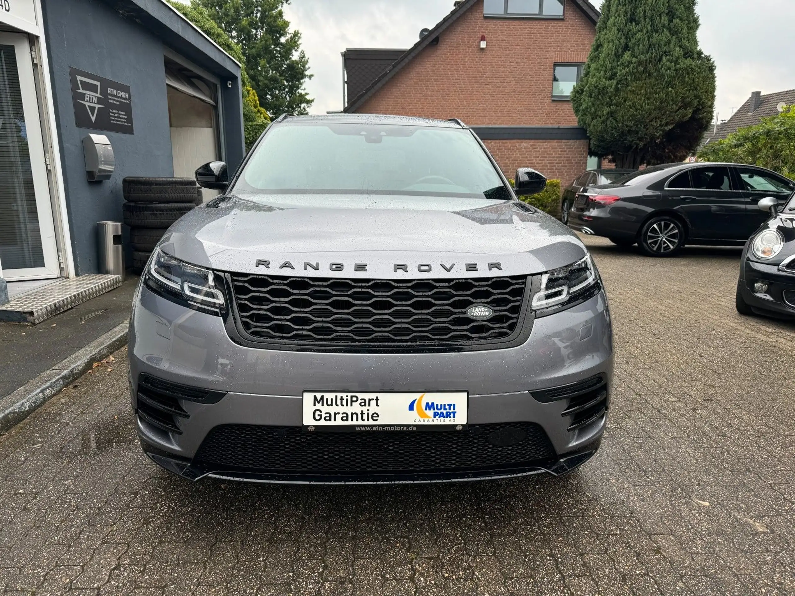 Land Rover - Range Rover Velar