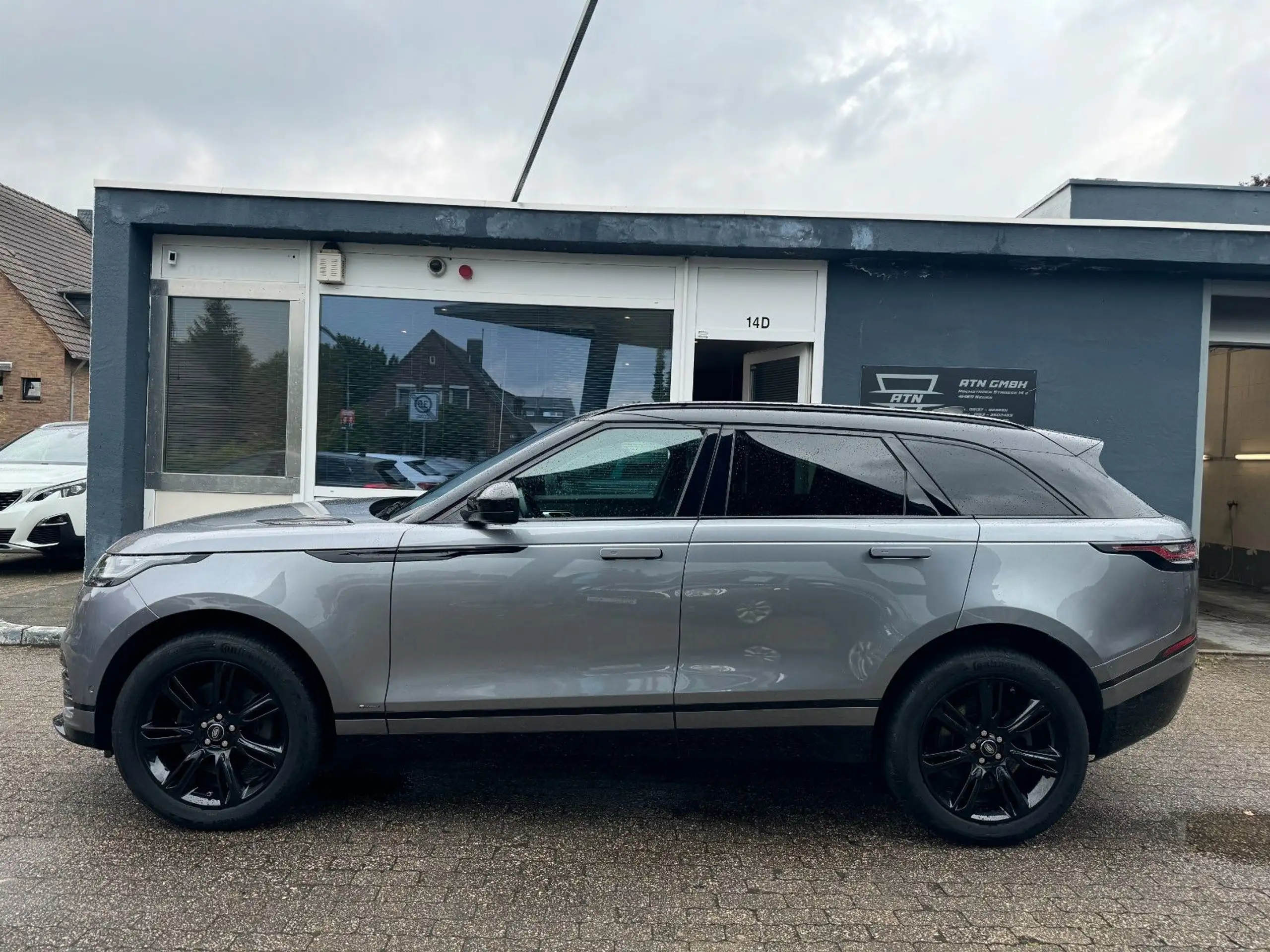 Land Rover - Range Rover Velar