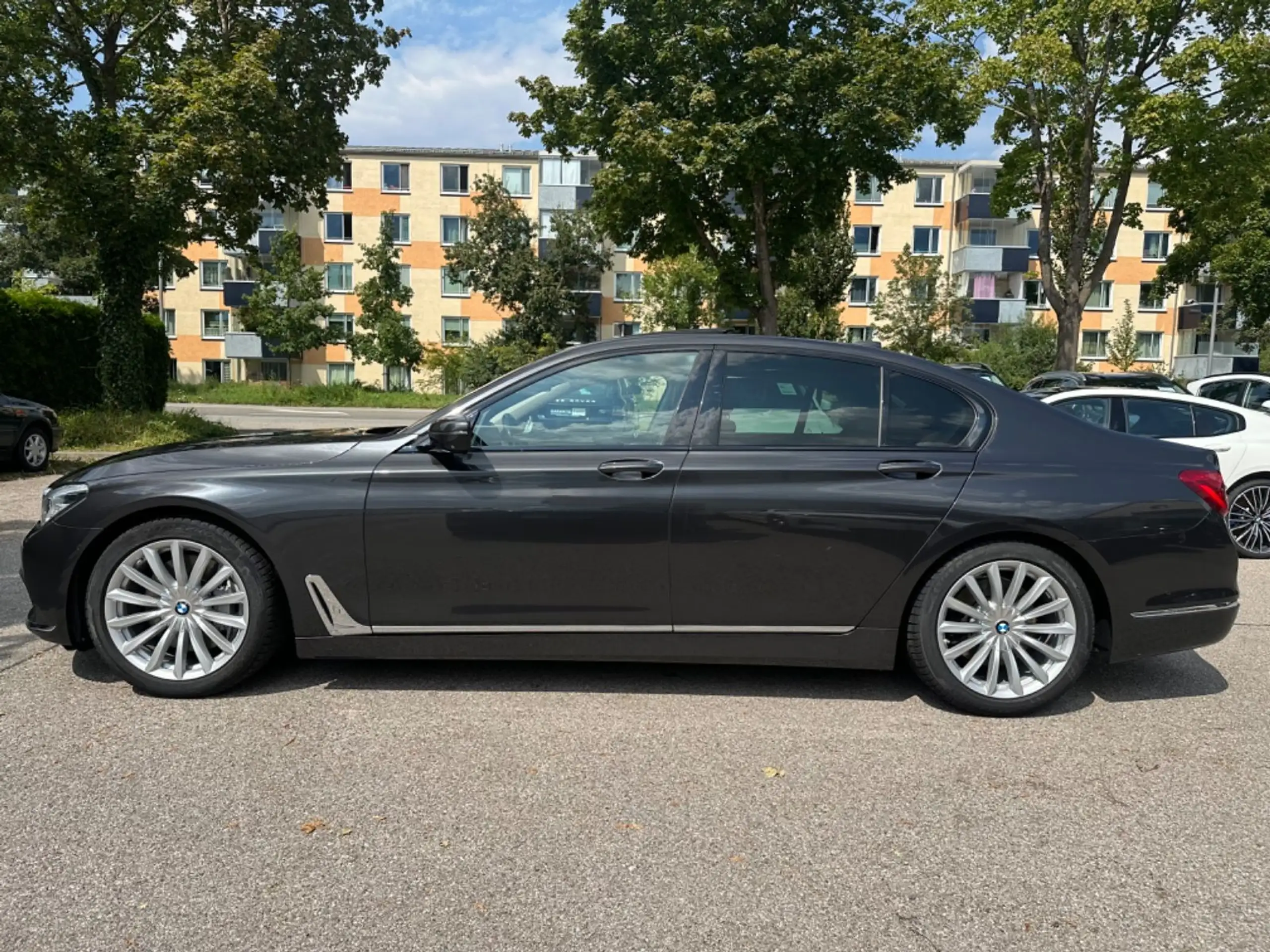 BMW - 750