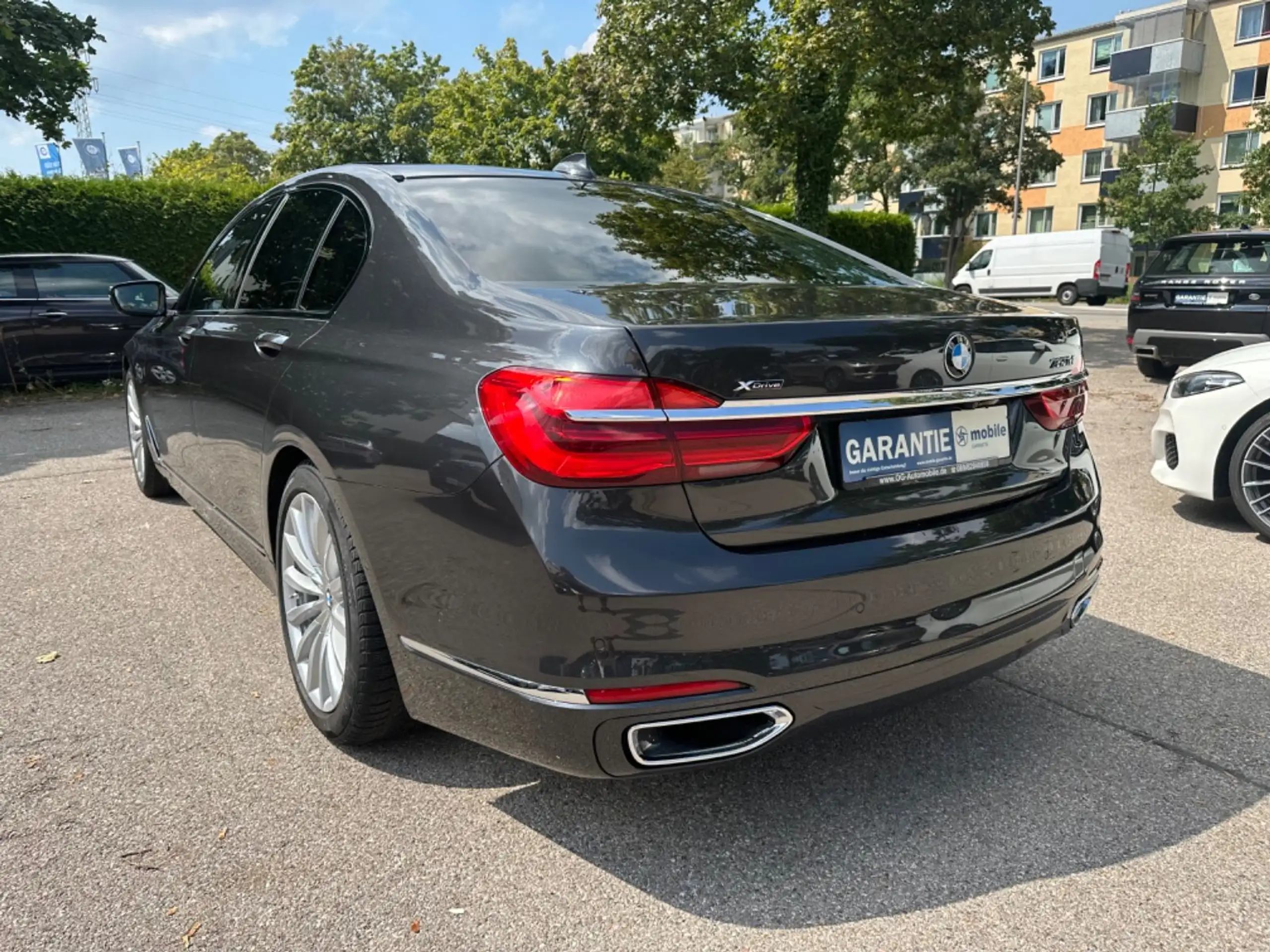 BMW - 750