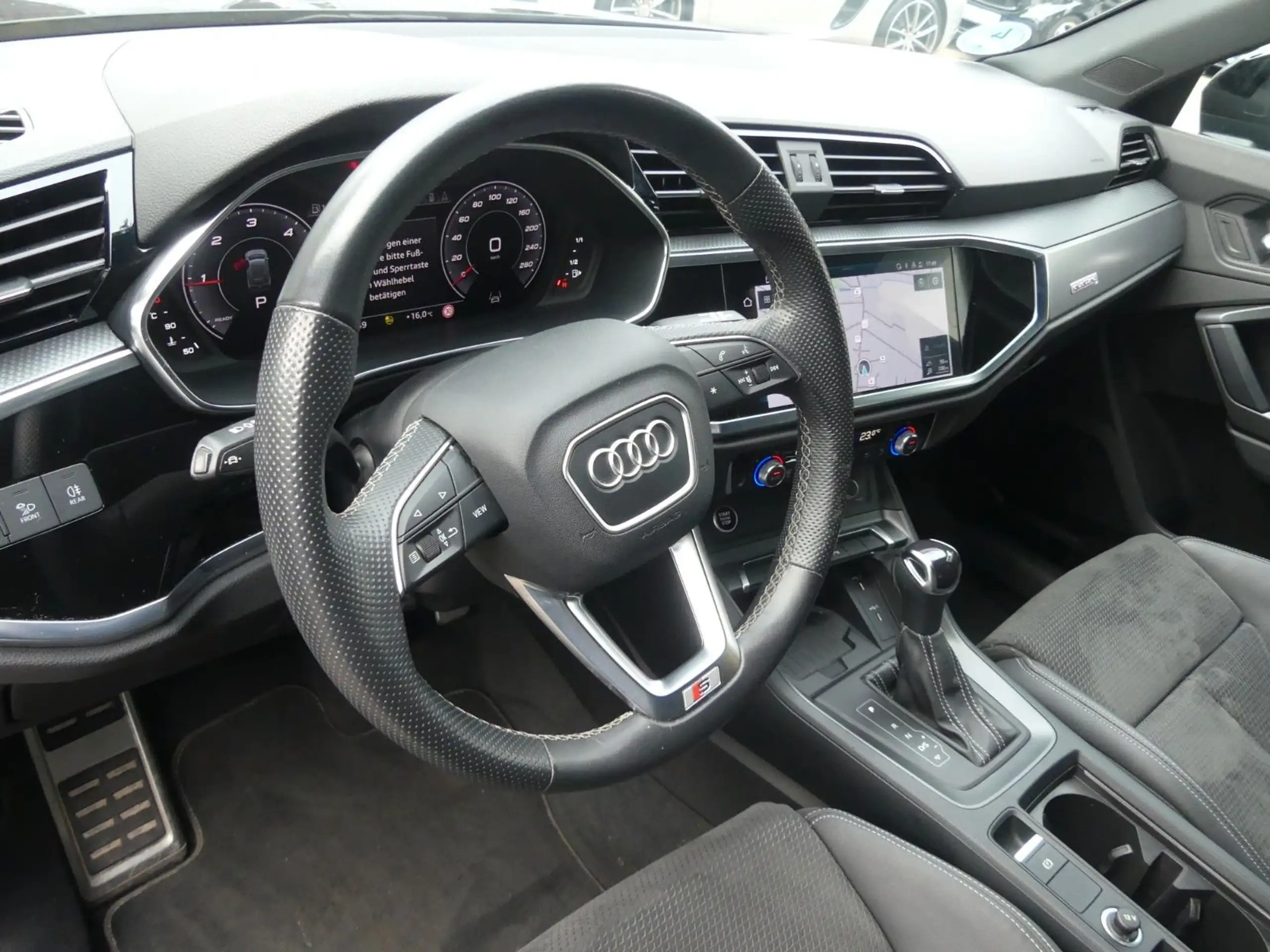 Audi - Q3