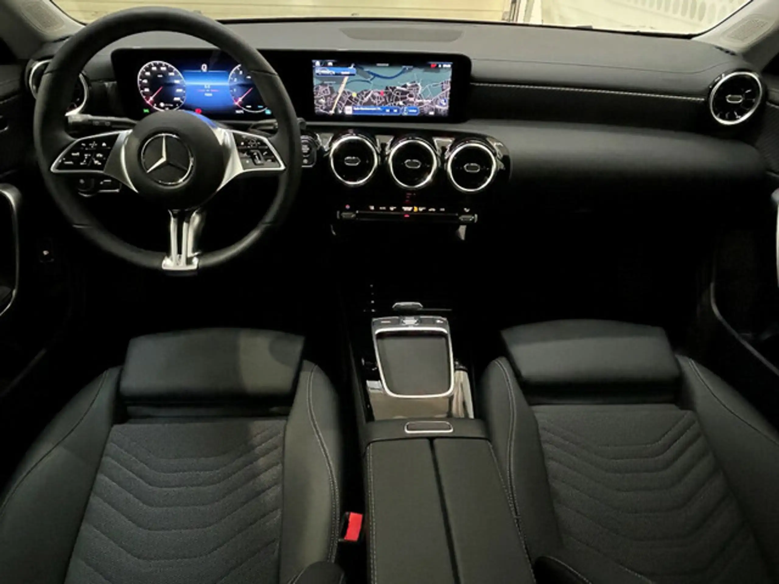 Mercedes-Benz - CLA 180