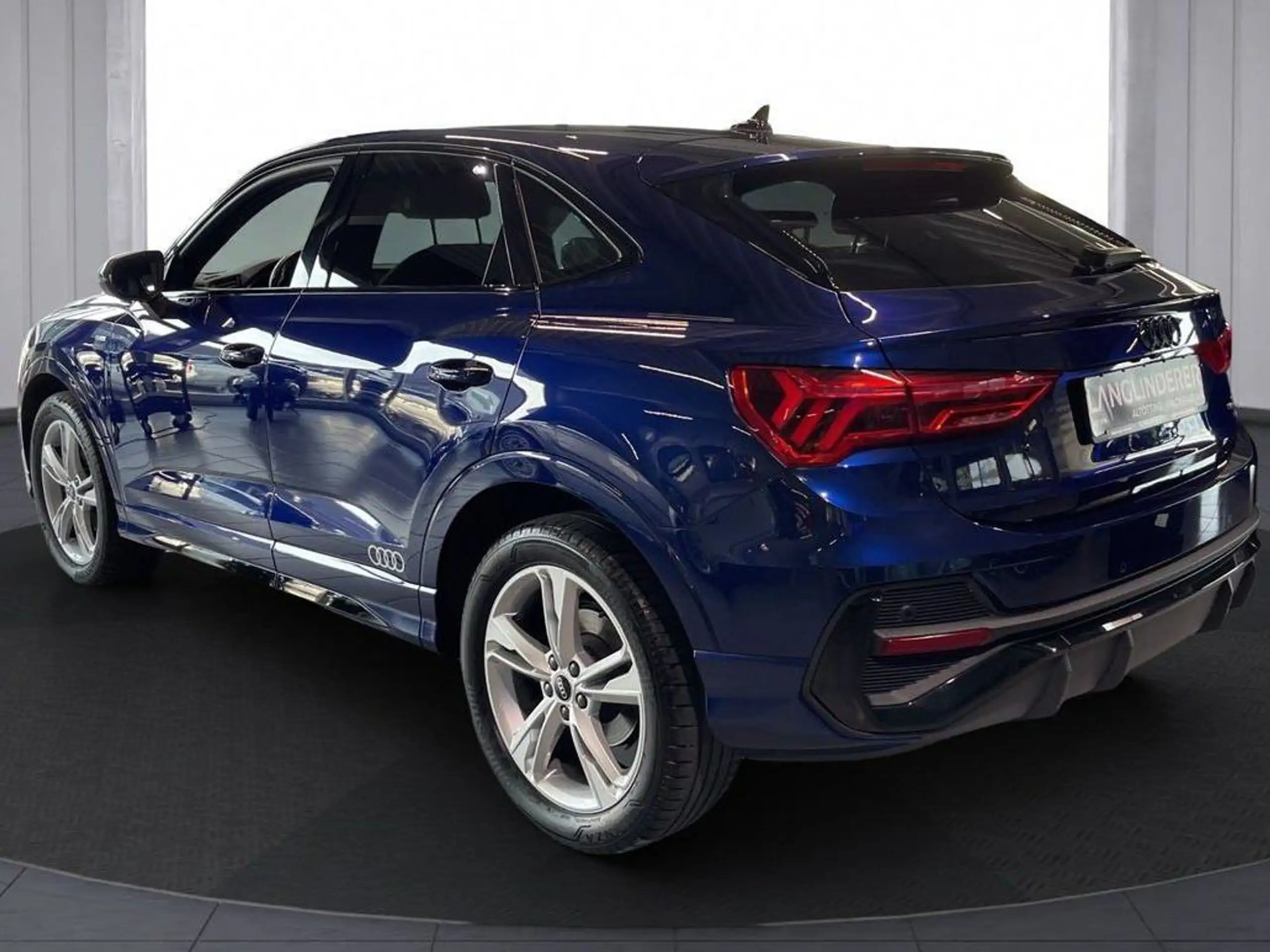 Audi - Q3