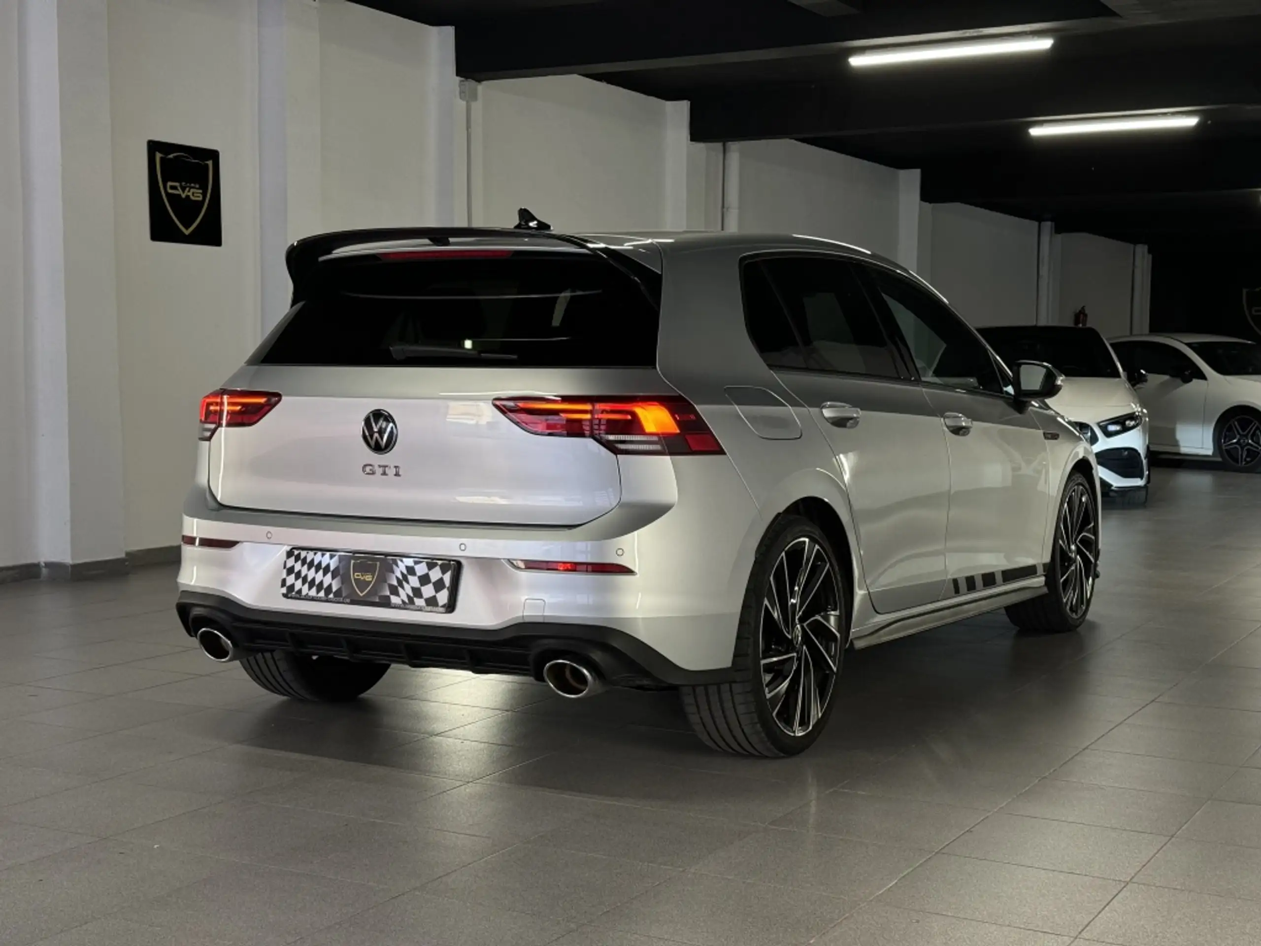 Volkswagen - Golf GTI