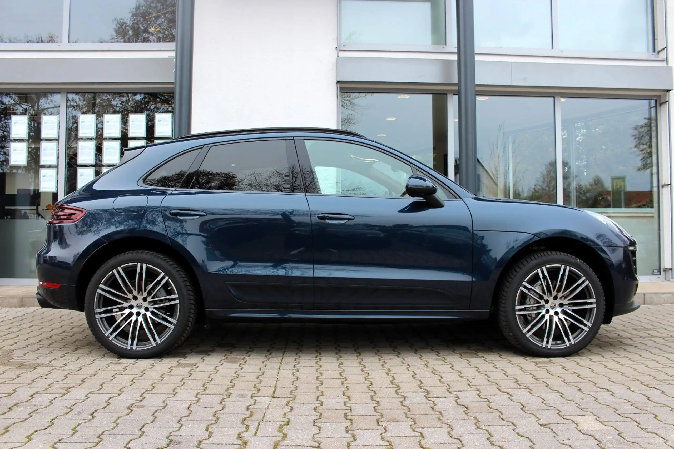 Porsche - Macan