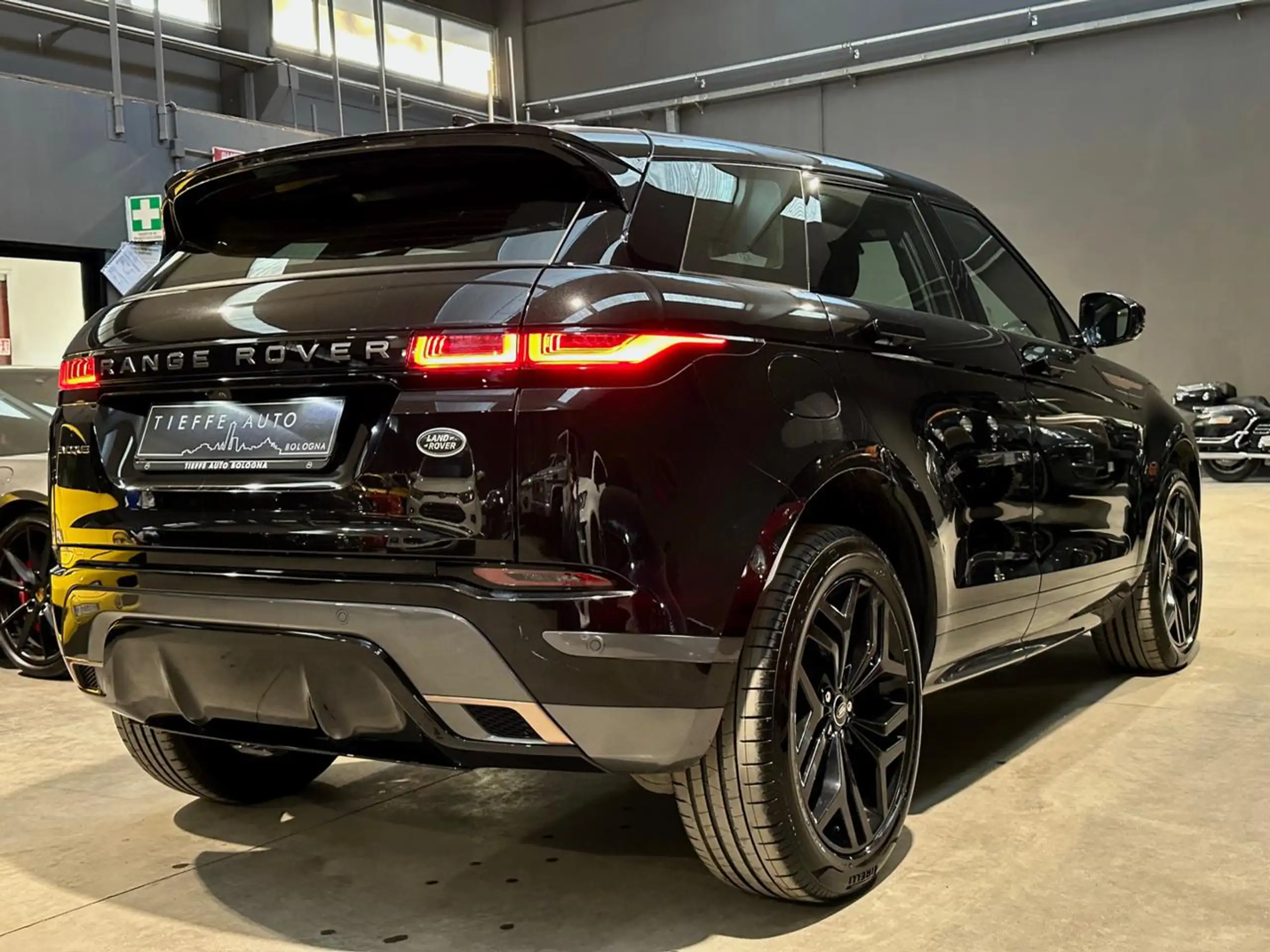 Land Rover - Range Rover Evoque