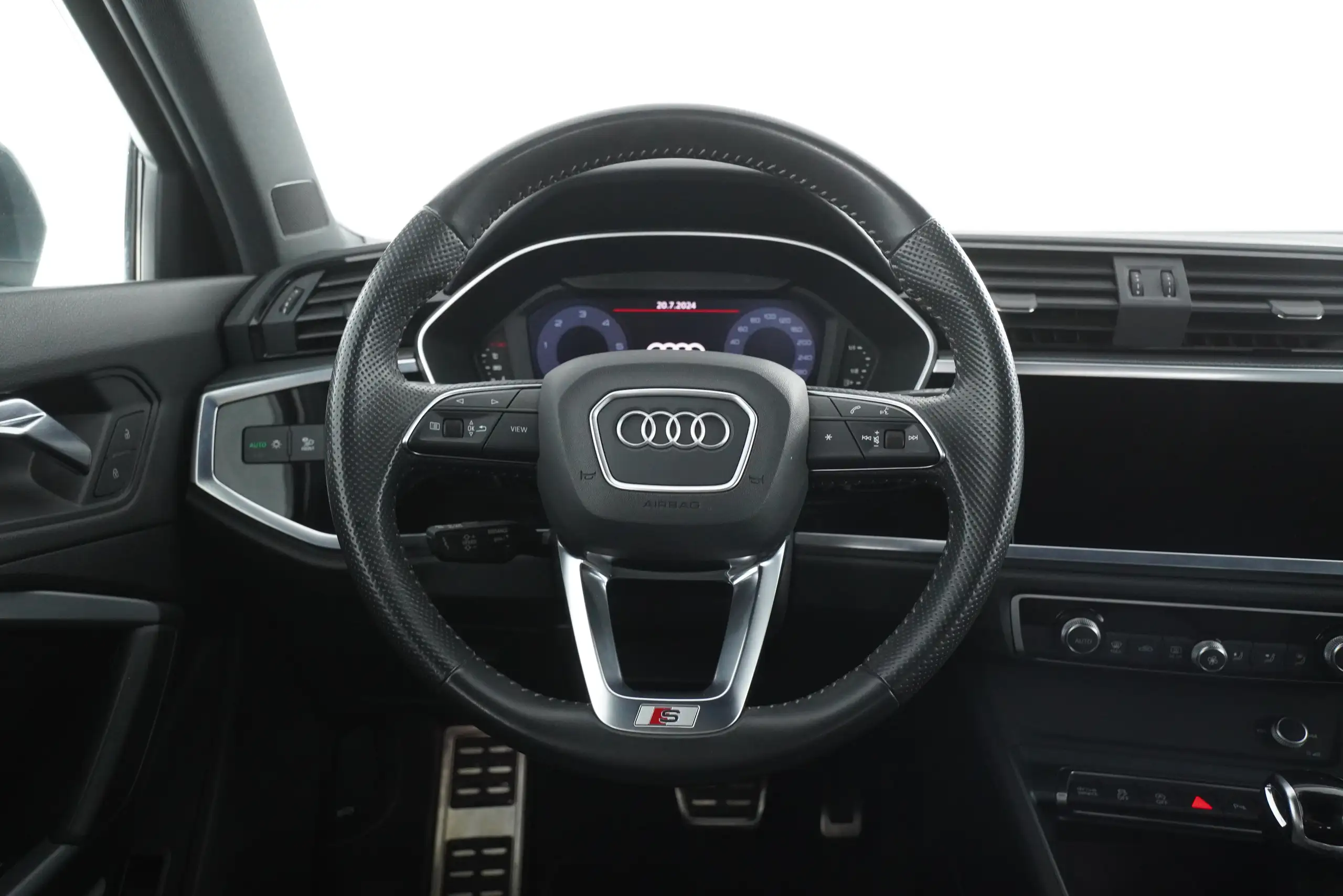 Audi - Q3