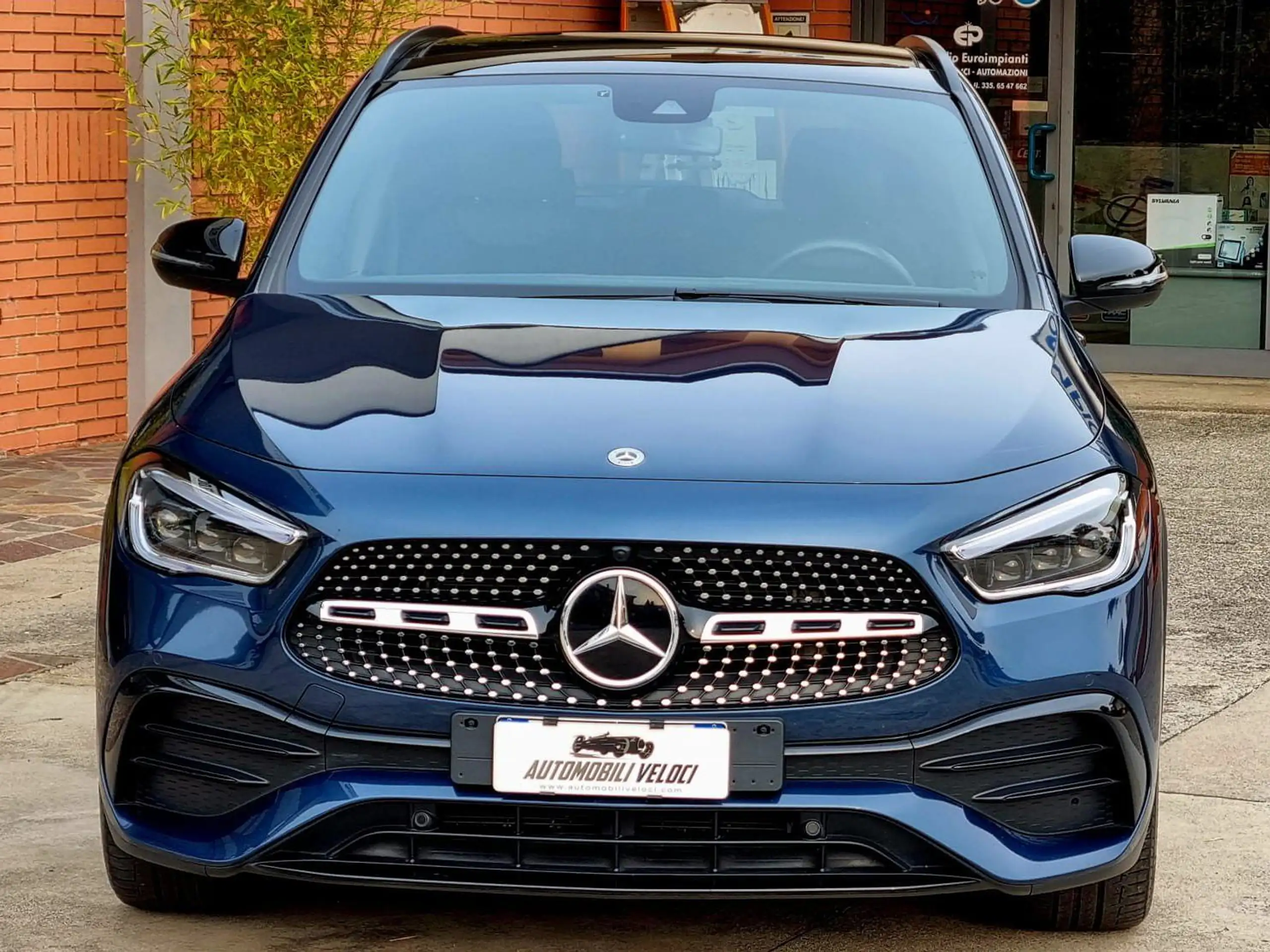 Mercedes-Benz - GLA 220