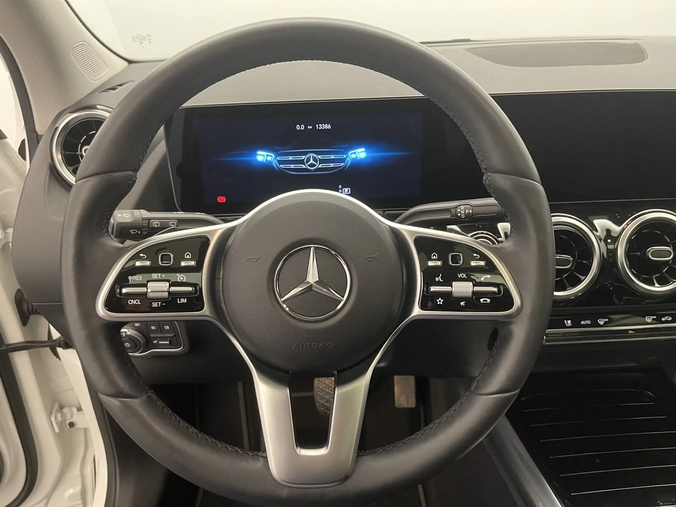 Mercedes-Benz - GLA 200