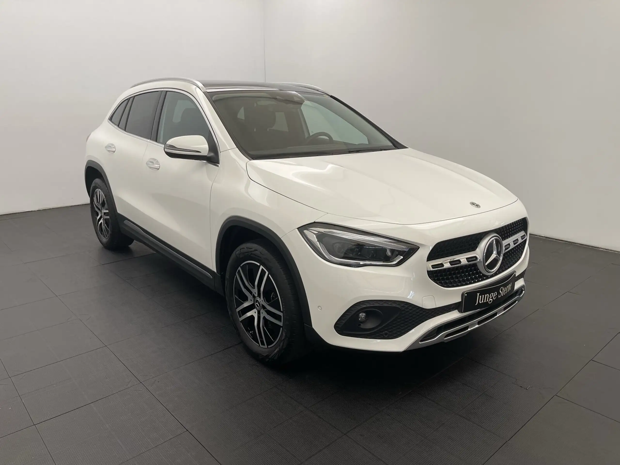 Mercedes-Benz - GLA 200