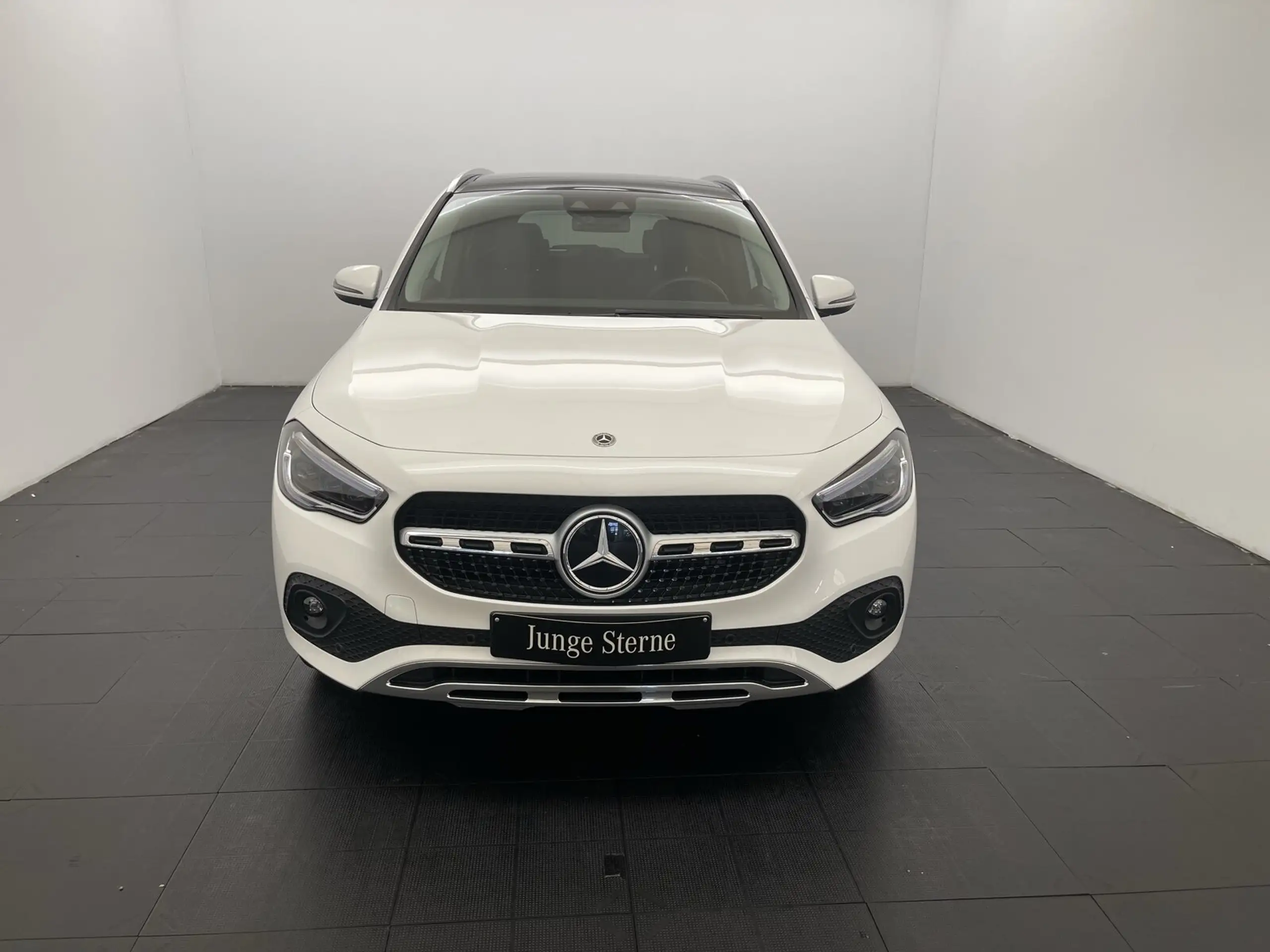 Mercedes-Benz - GLA 200