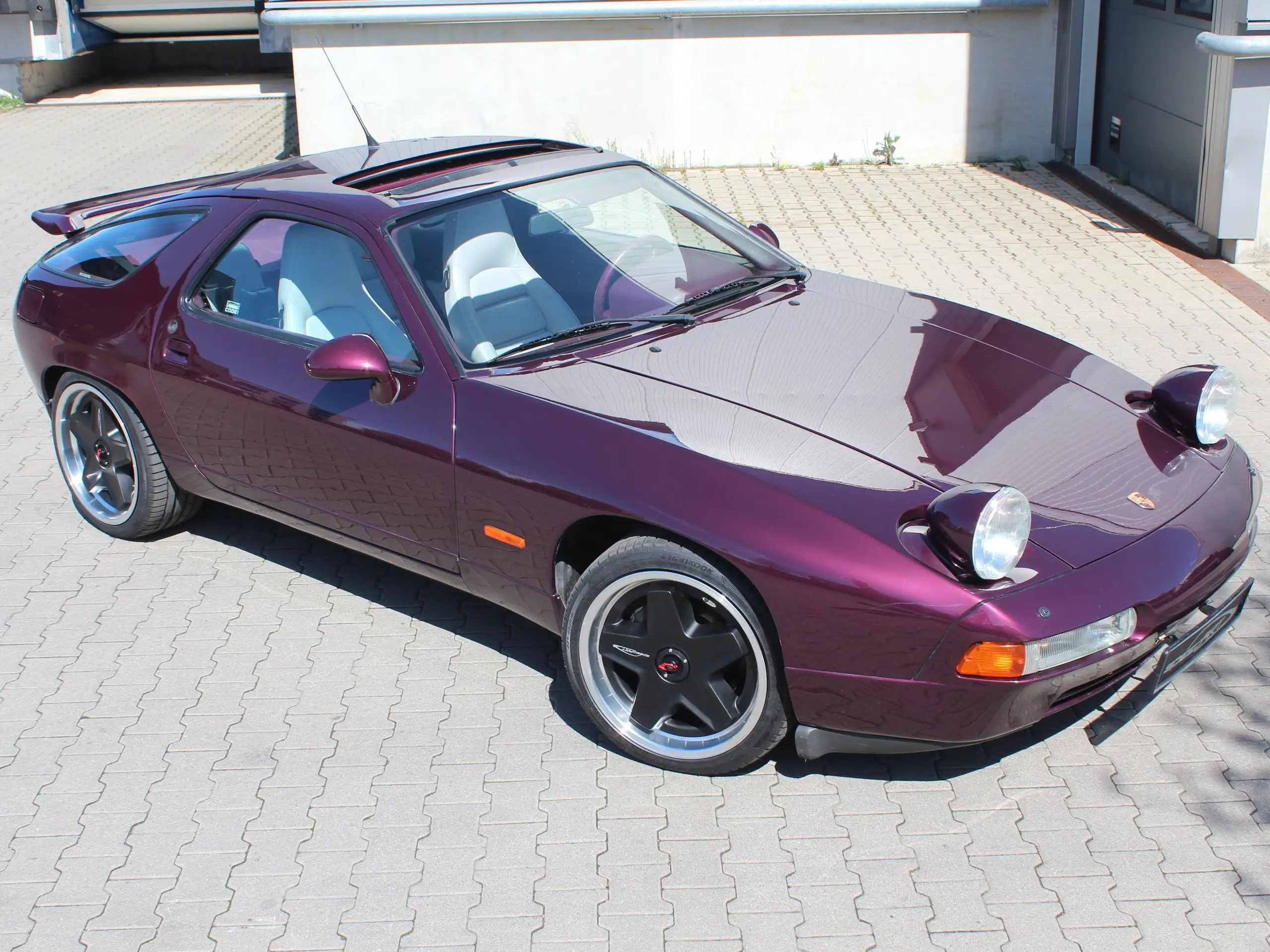 Porsche - 928