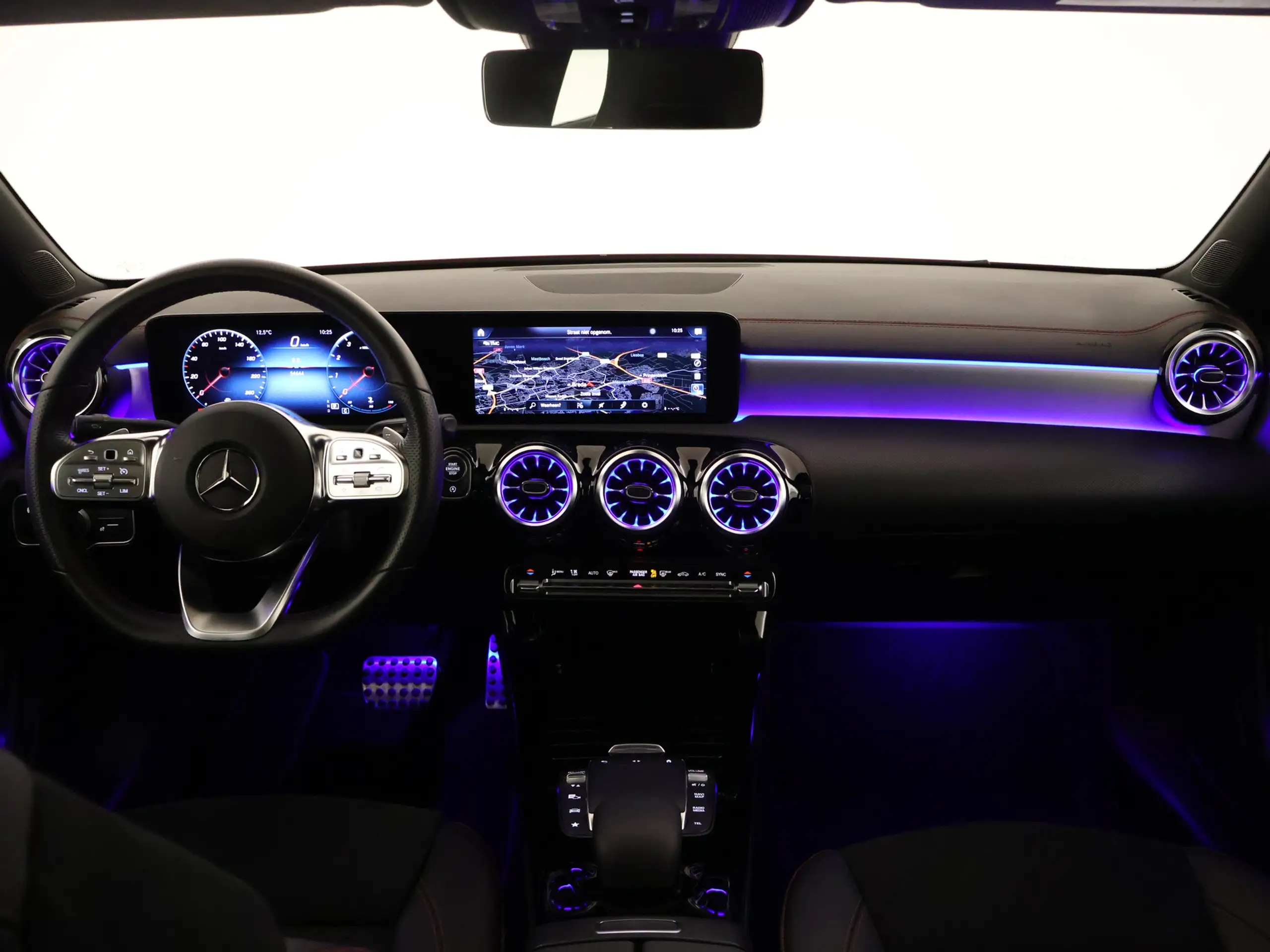 Mercedes-Benz - CLA 200