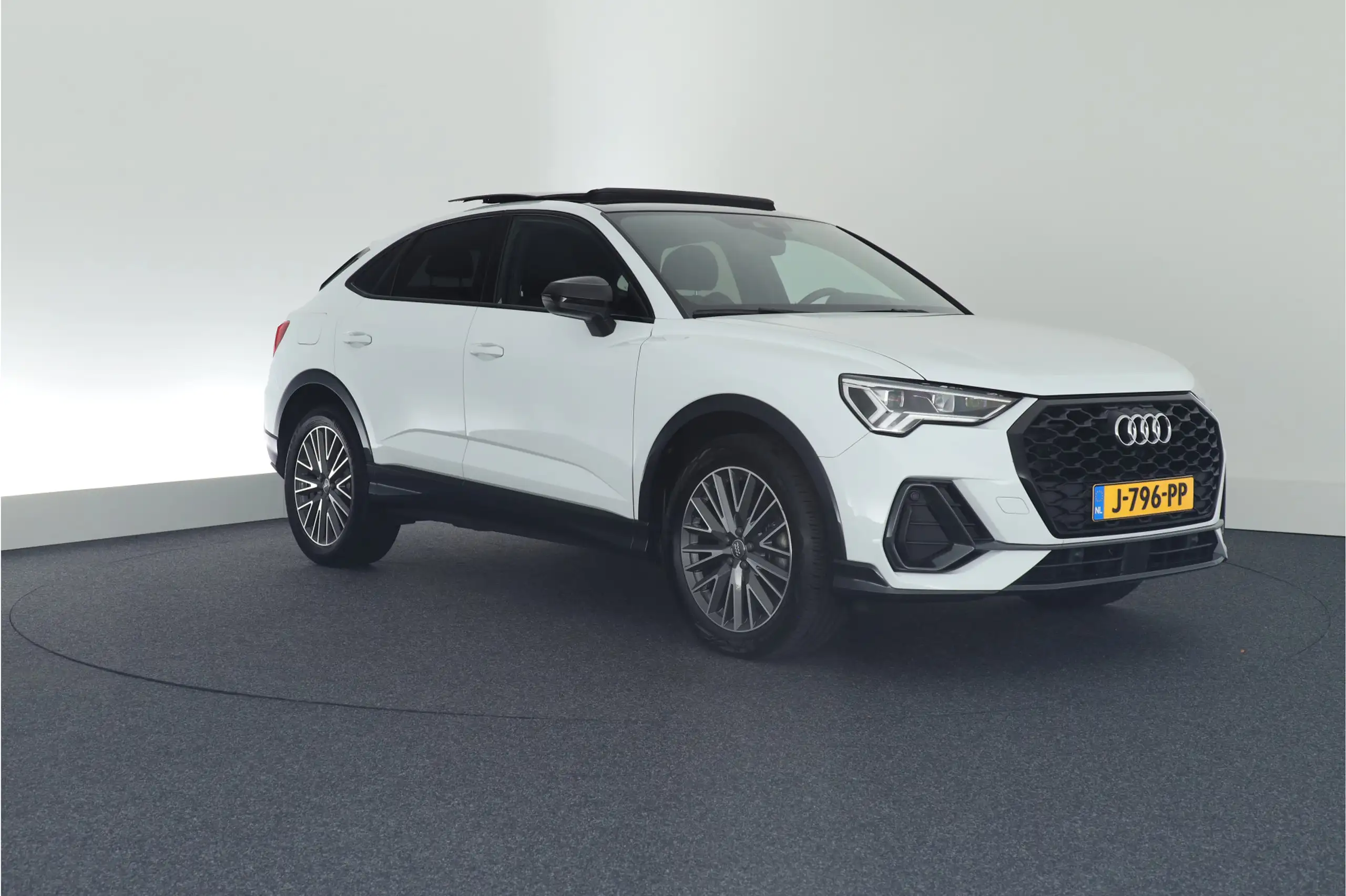 Audi - Q3