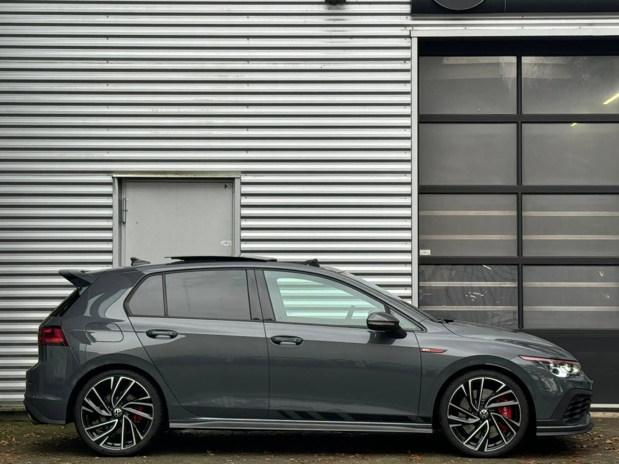 Volkswagen - Golf GTI