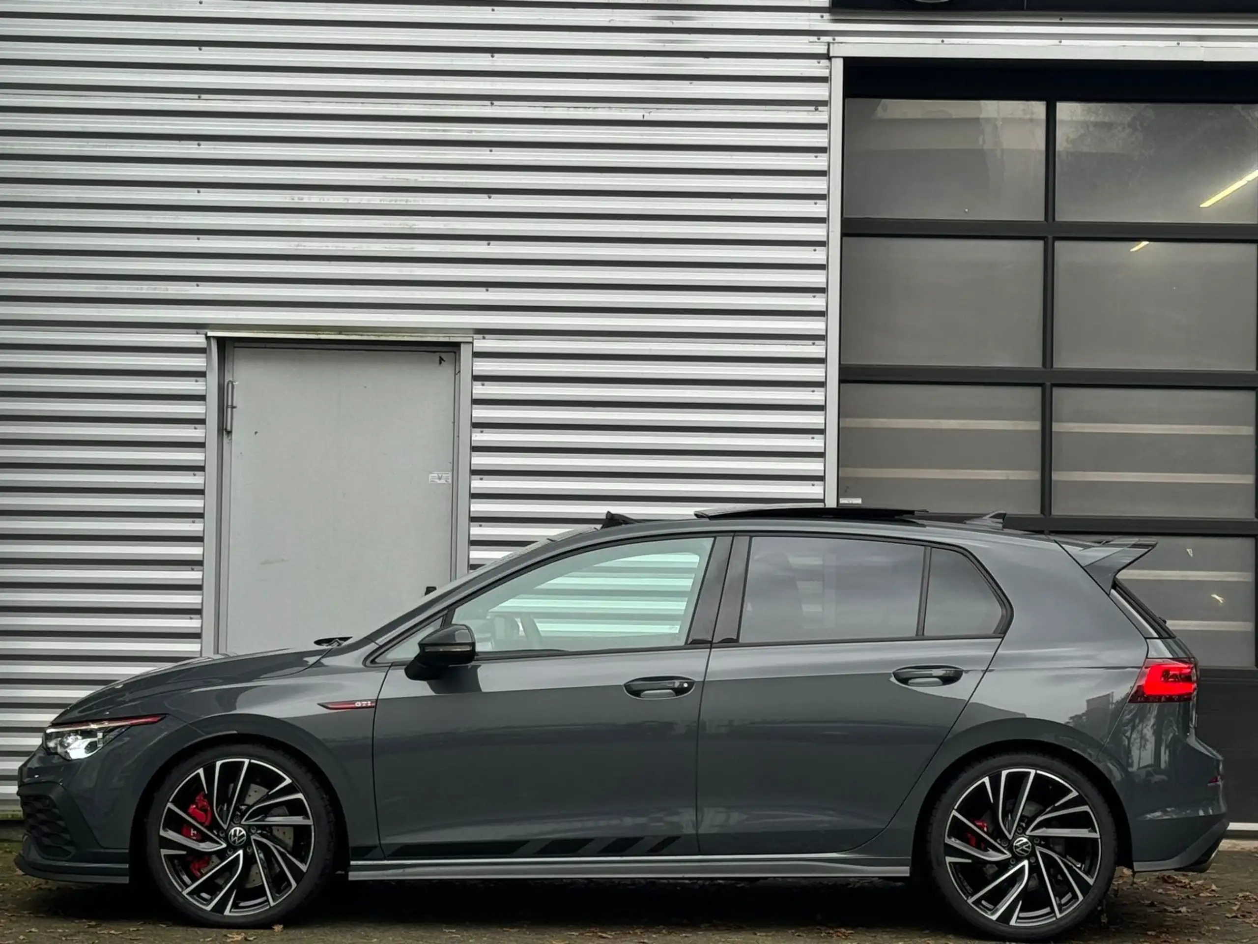 Volkswagen - Golf GTI