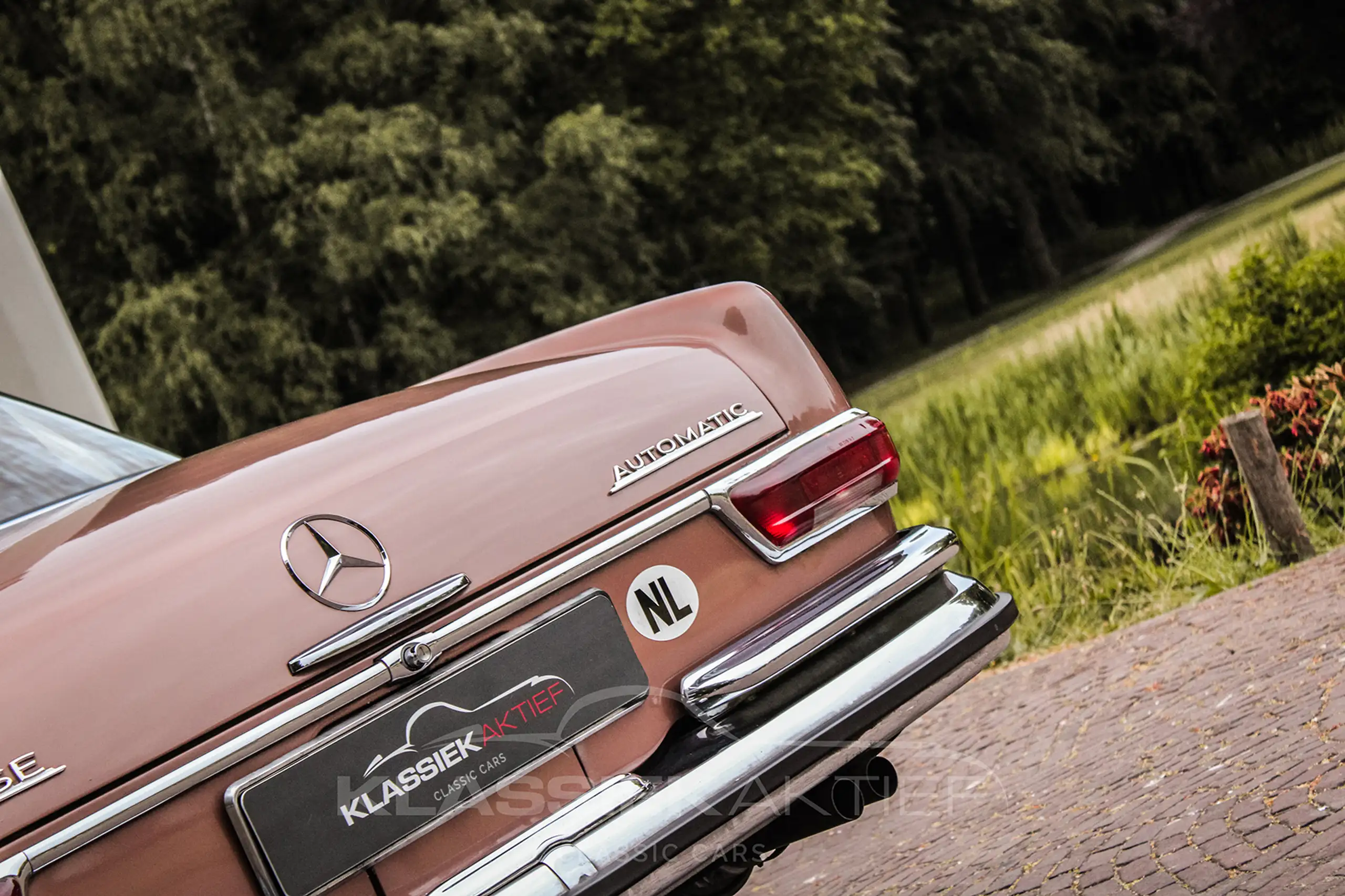 Mercedes-Benz - 280