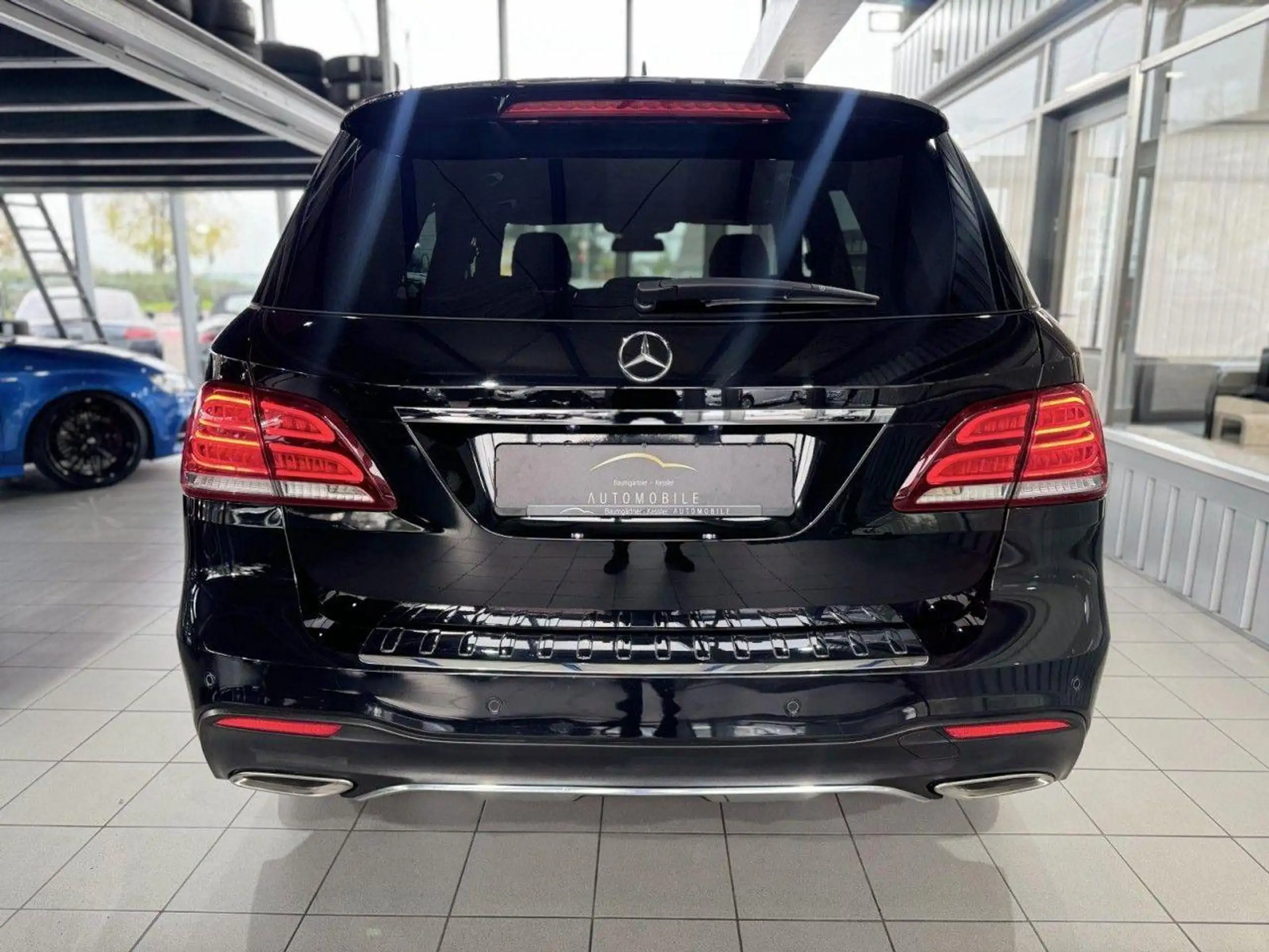 Mercedes-Benz - GLE 400