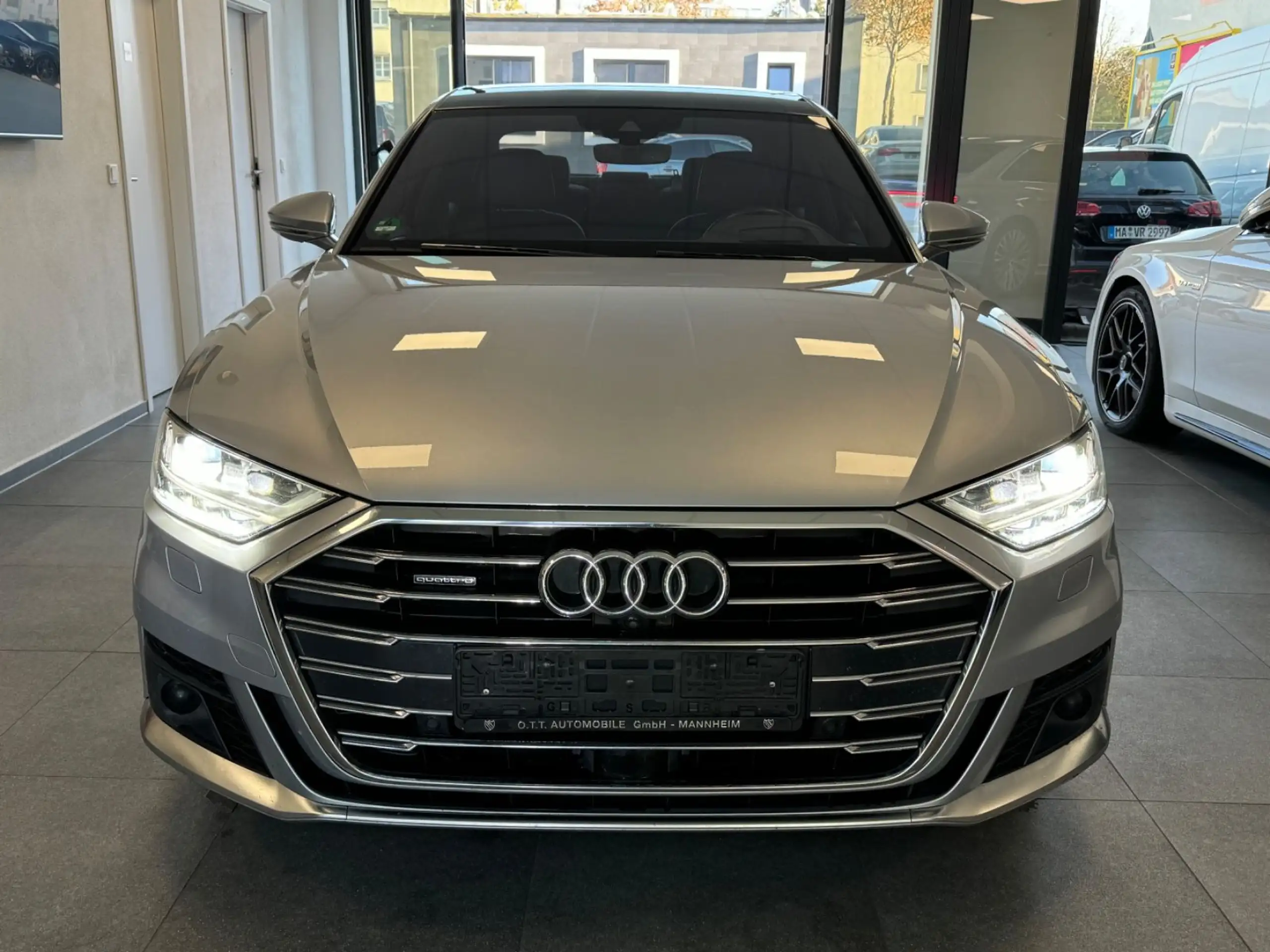 Audi - A8