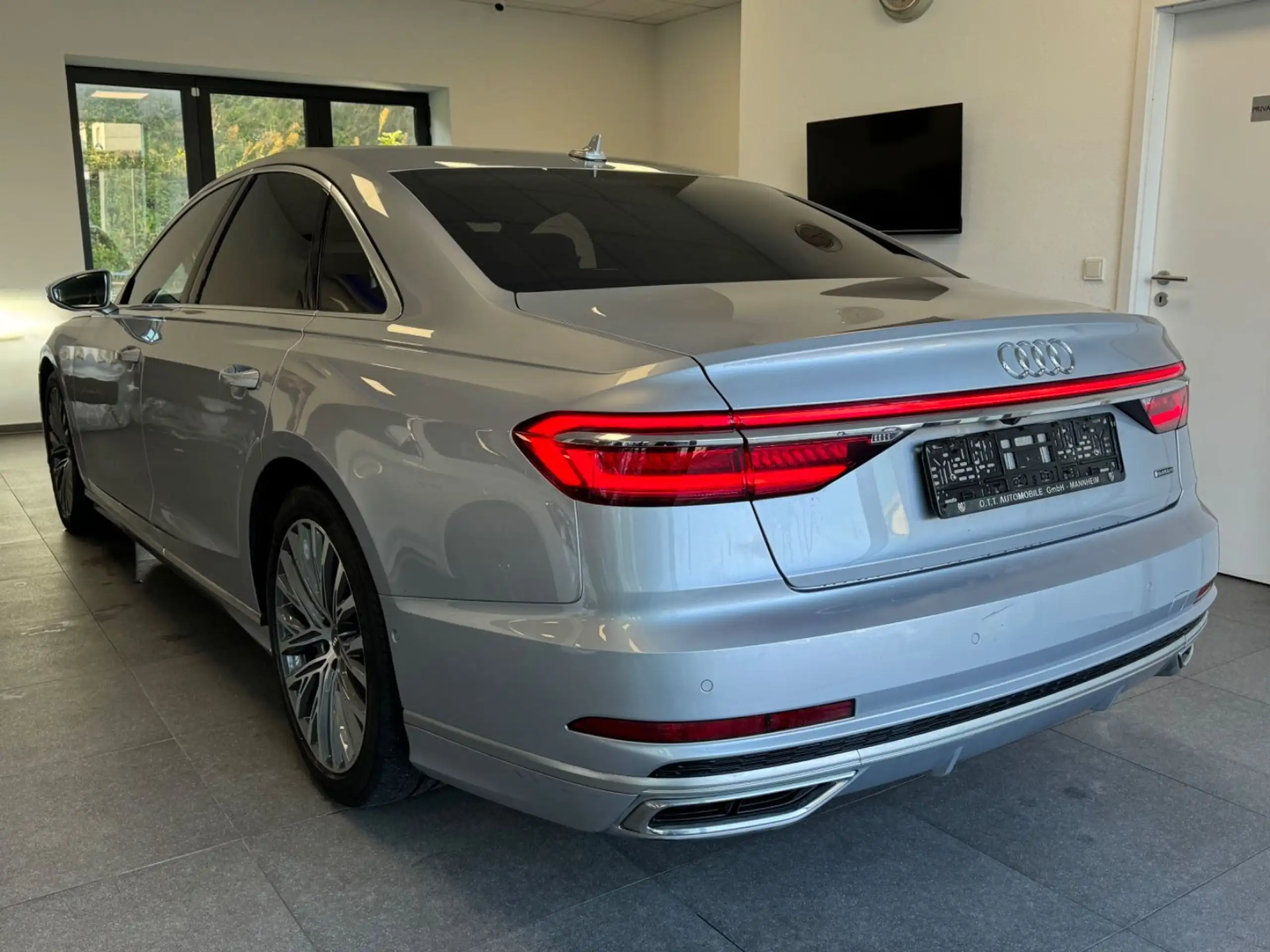 Audi - A8