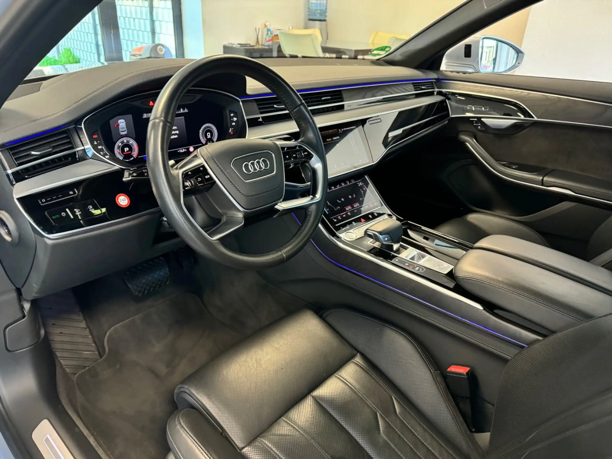 Audi - A8