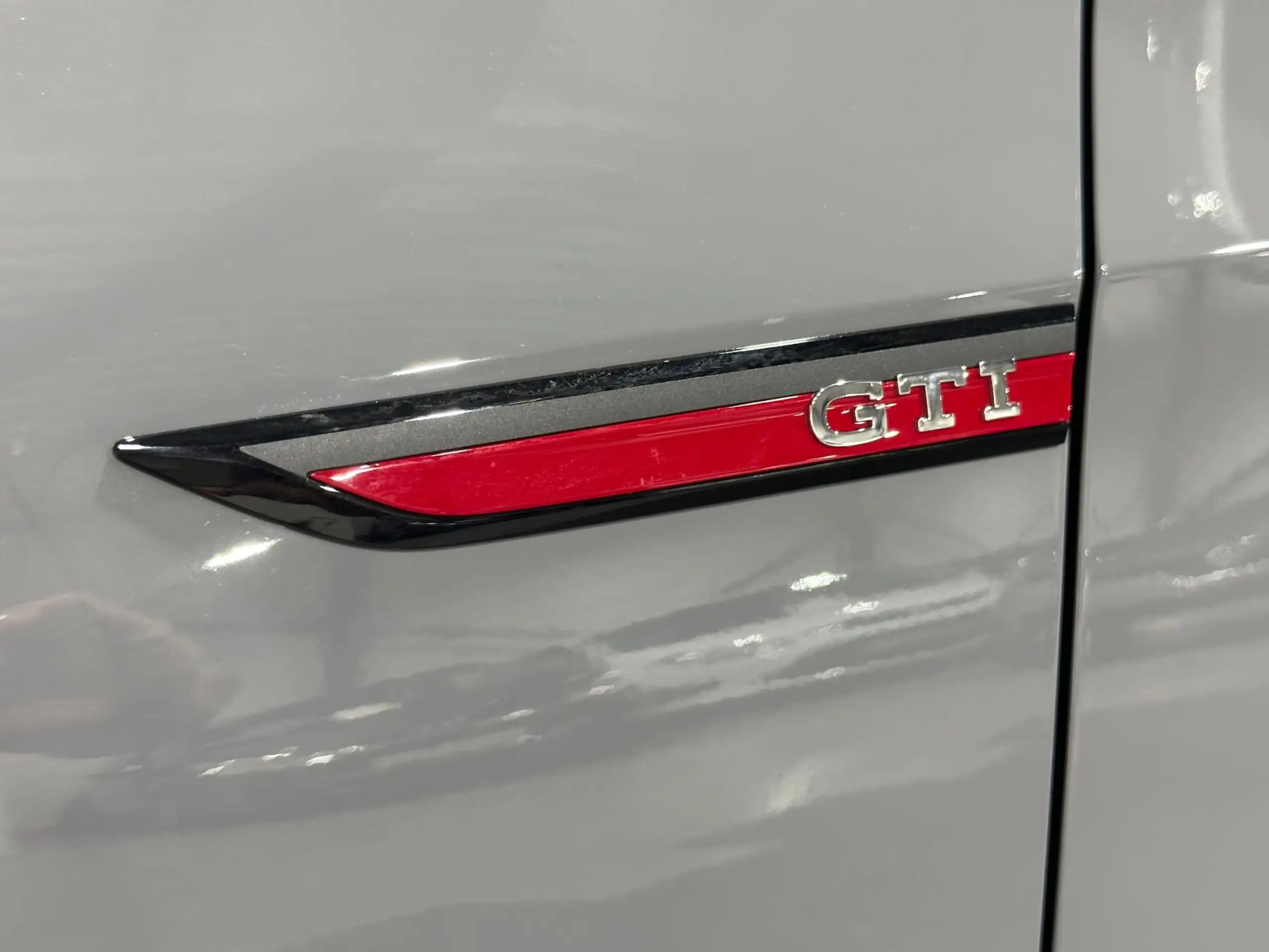 Volkswagen - Golf GTI