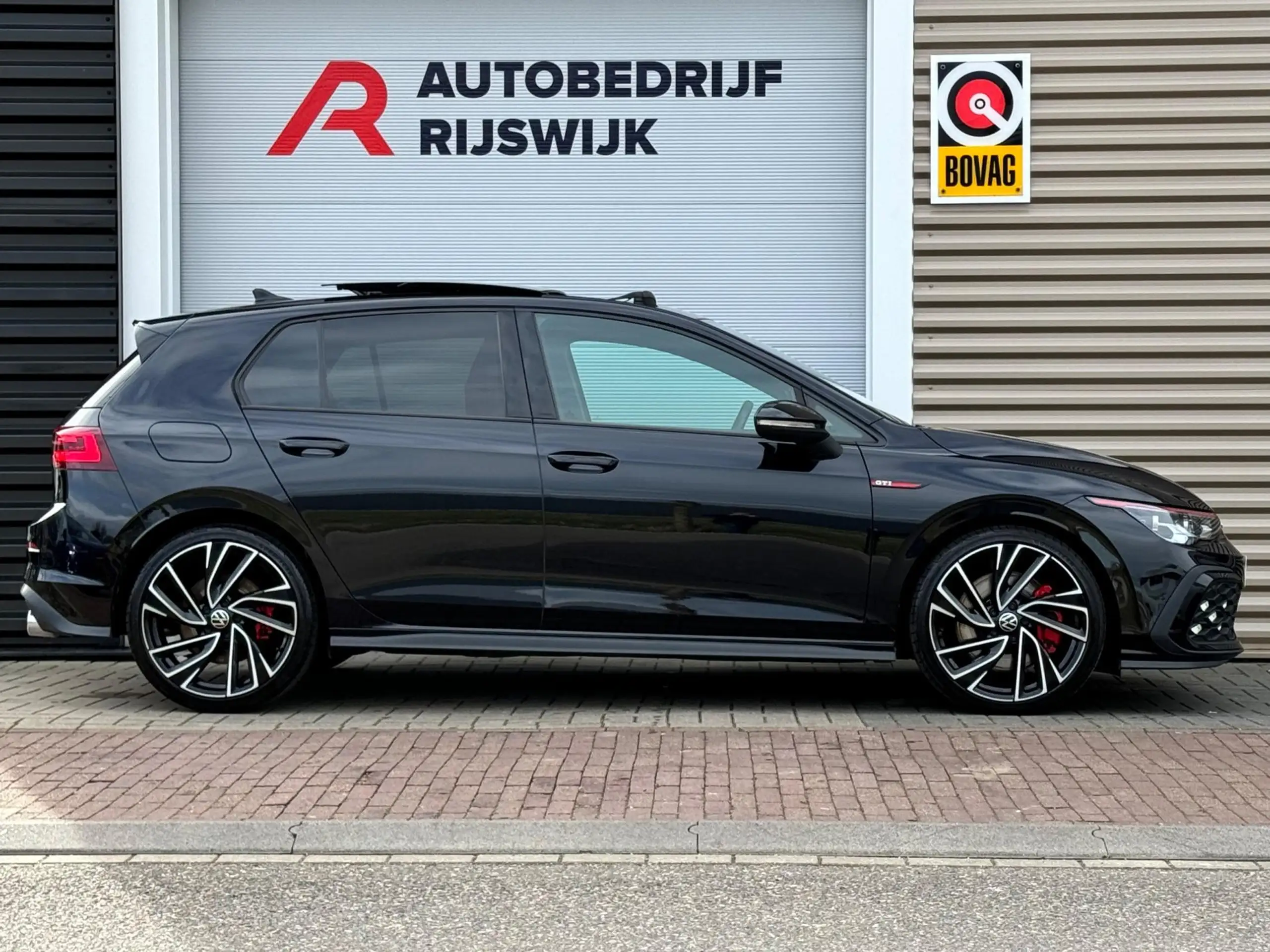 Volkswagen - Golf GTI