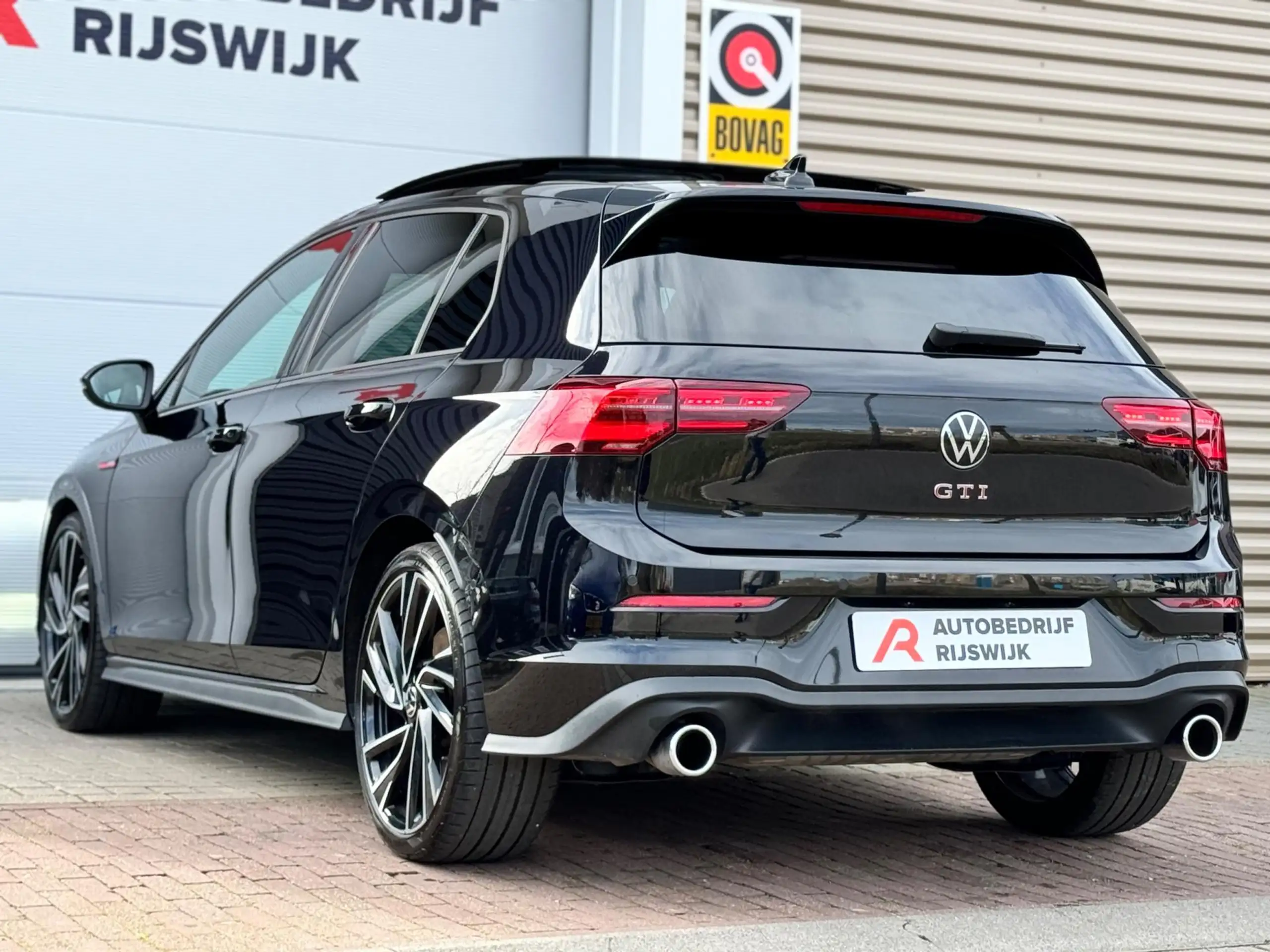 Volkswagen - Golf GTI