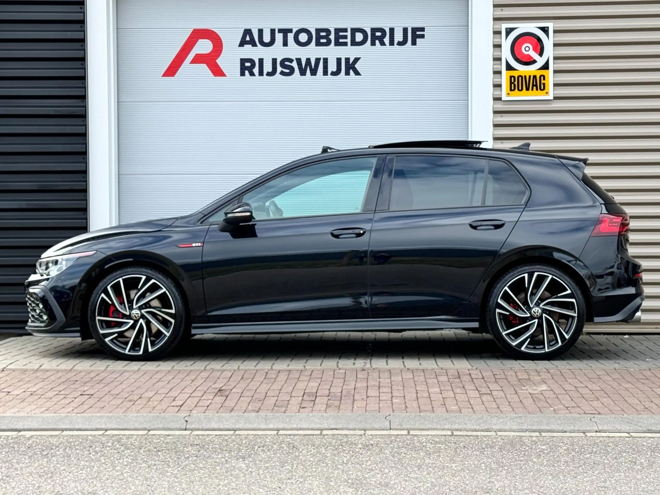 Volkswagen - Golf GTI