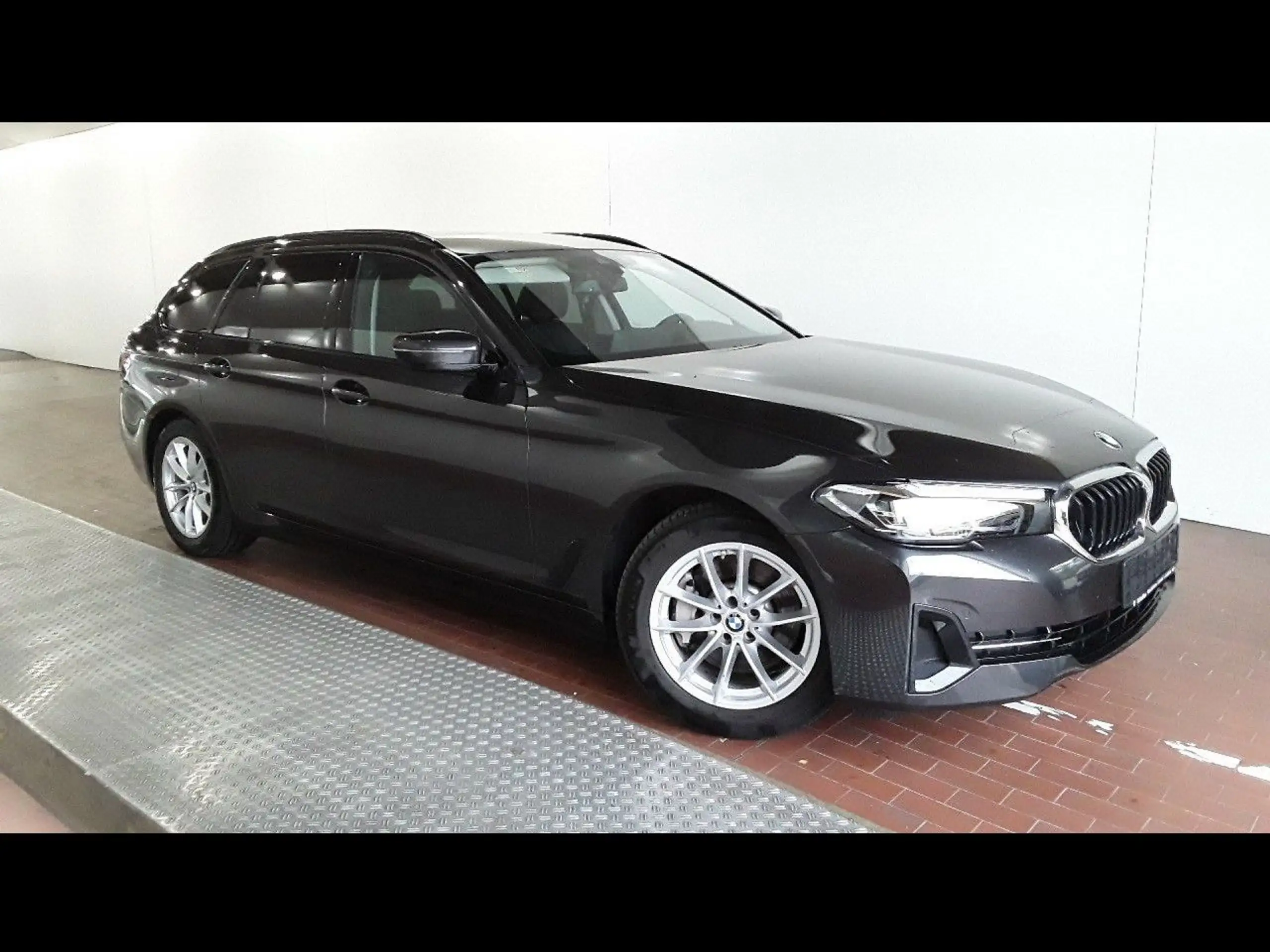 BMW - 530