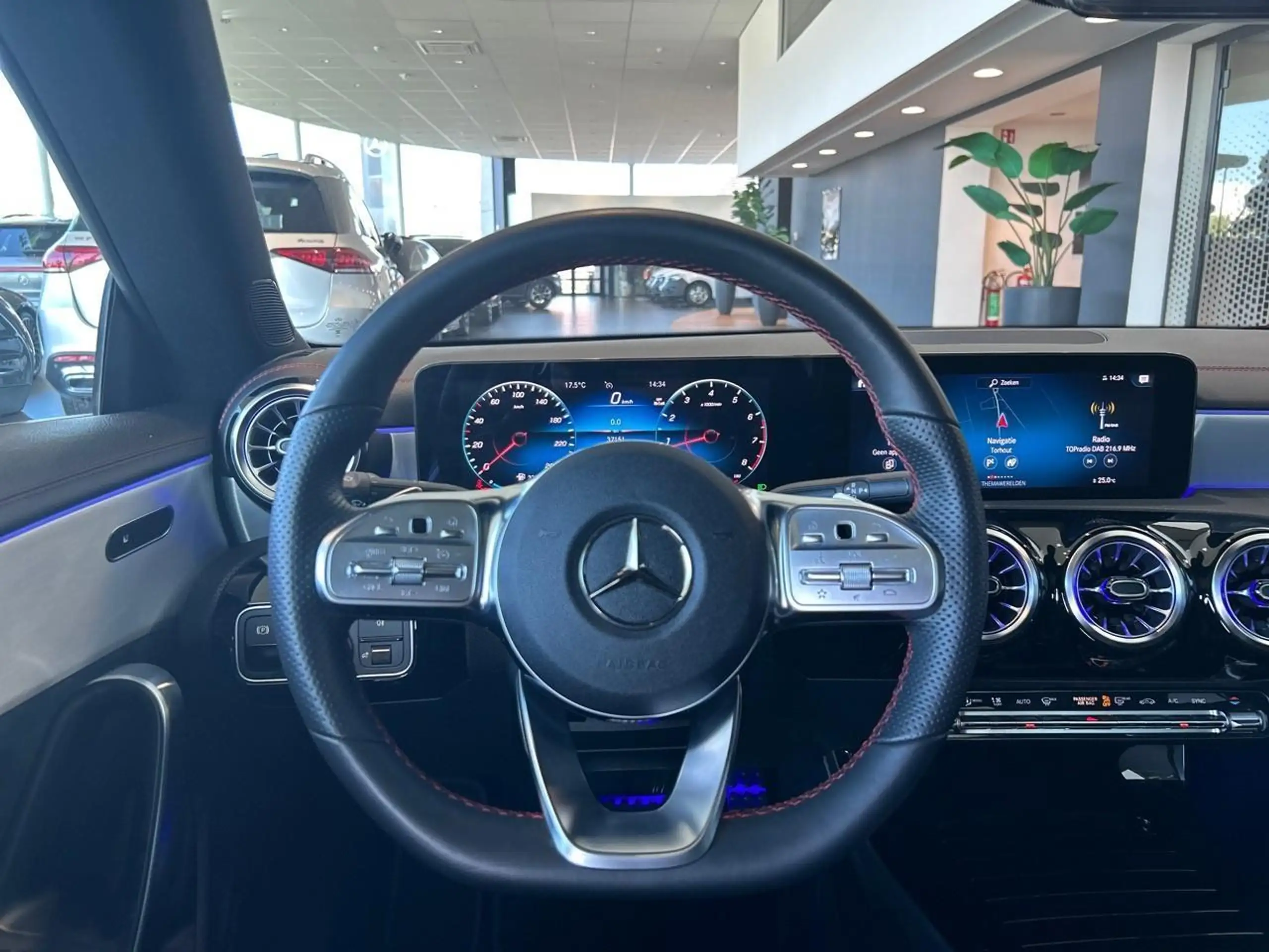 Mercedes-Benz - CLA 200