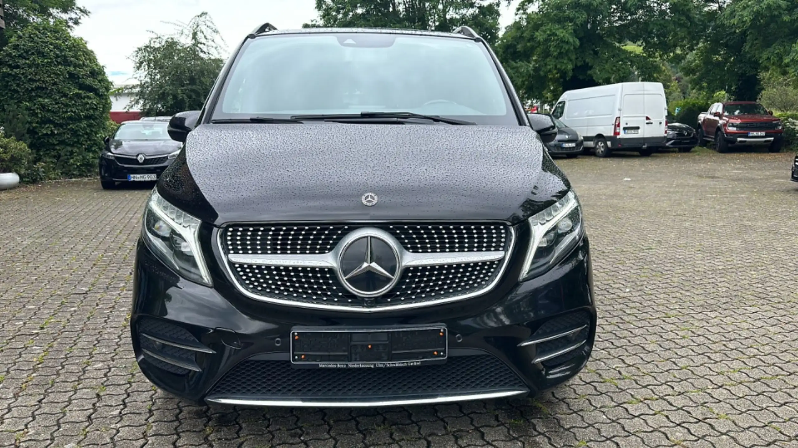 Mercedes-Benz - V 220