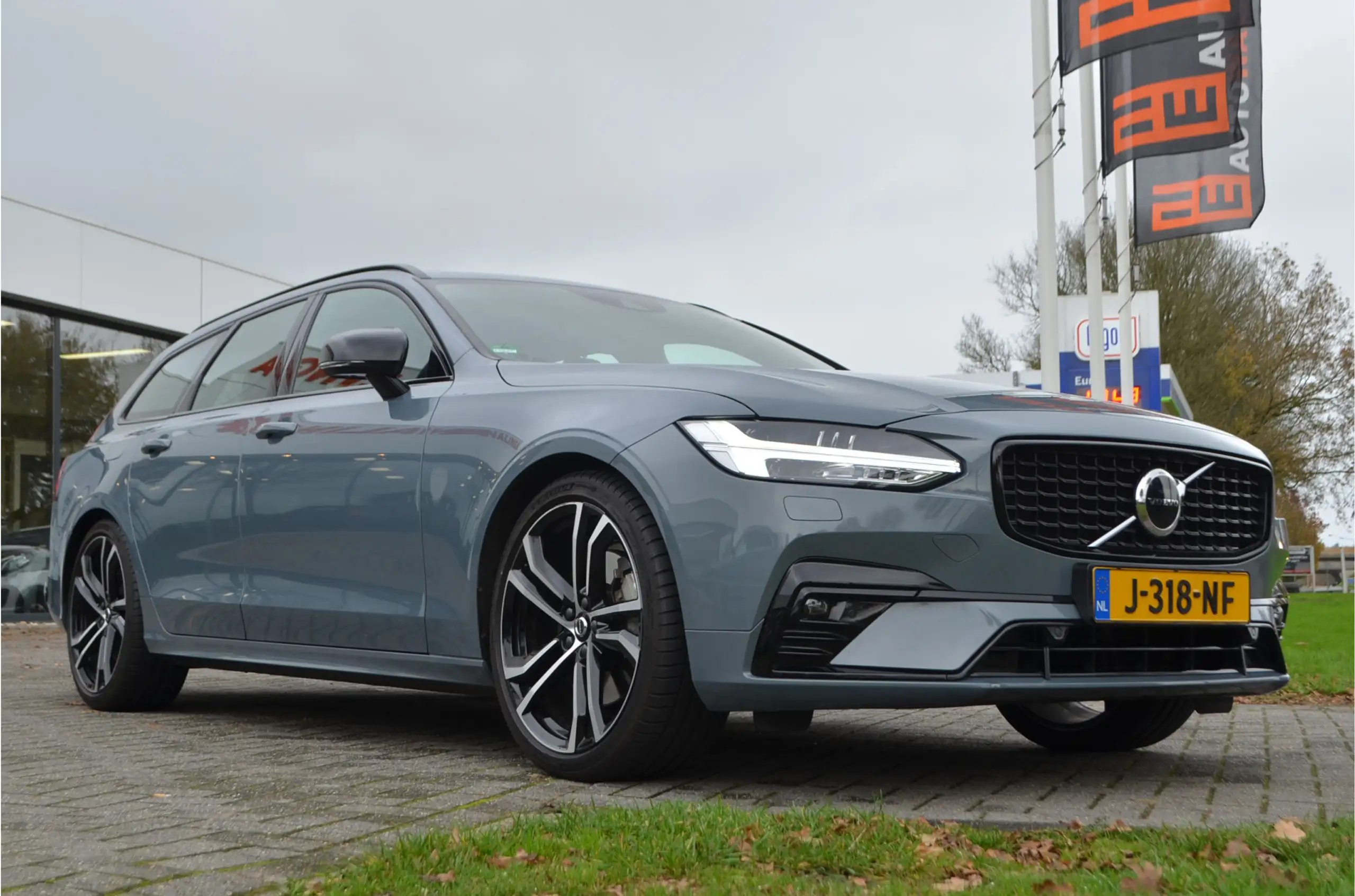 Volvo - V90