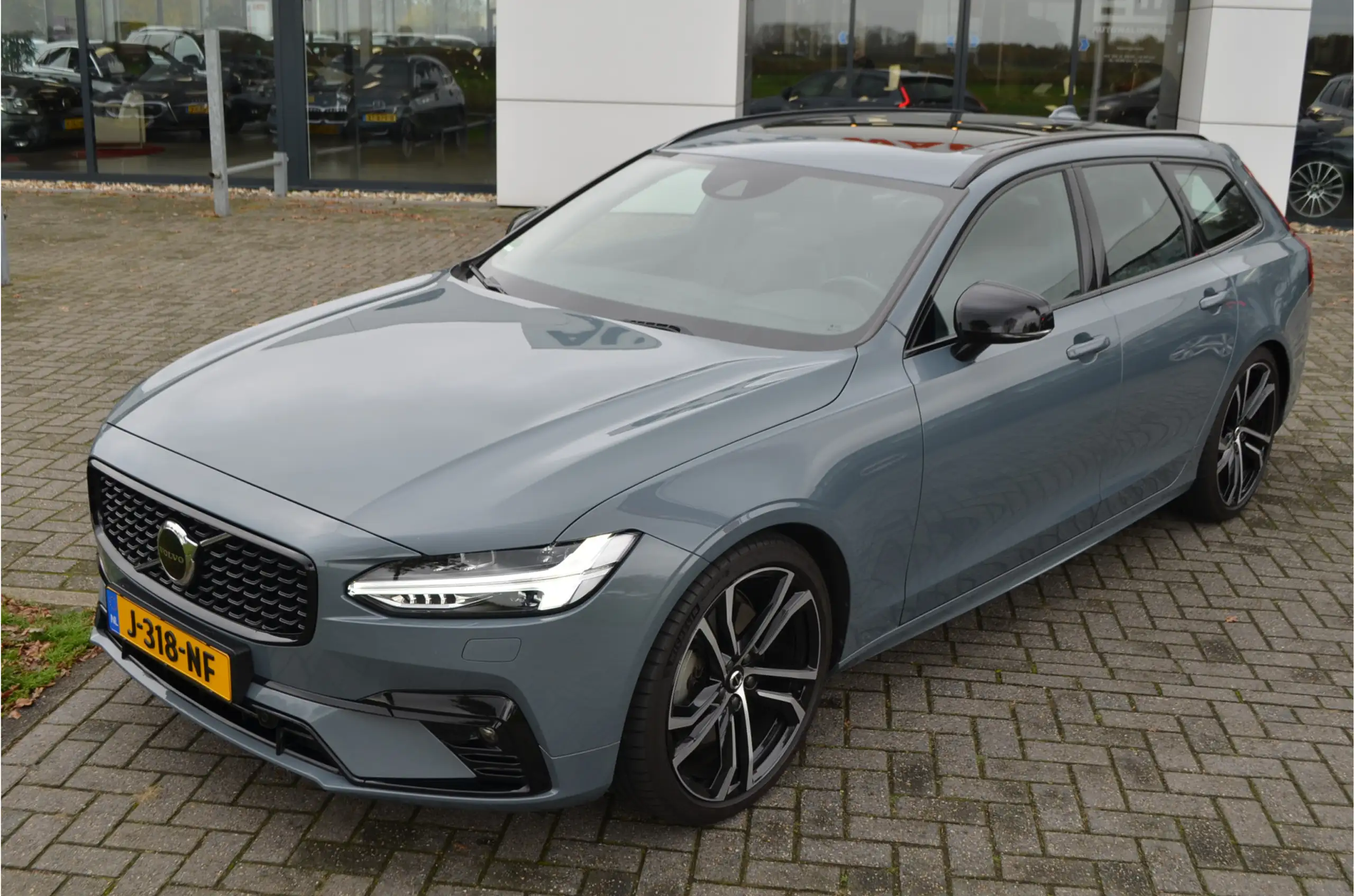 Volvo - V90