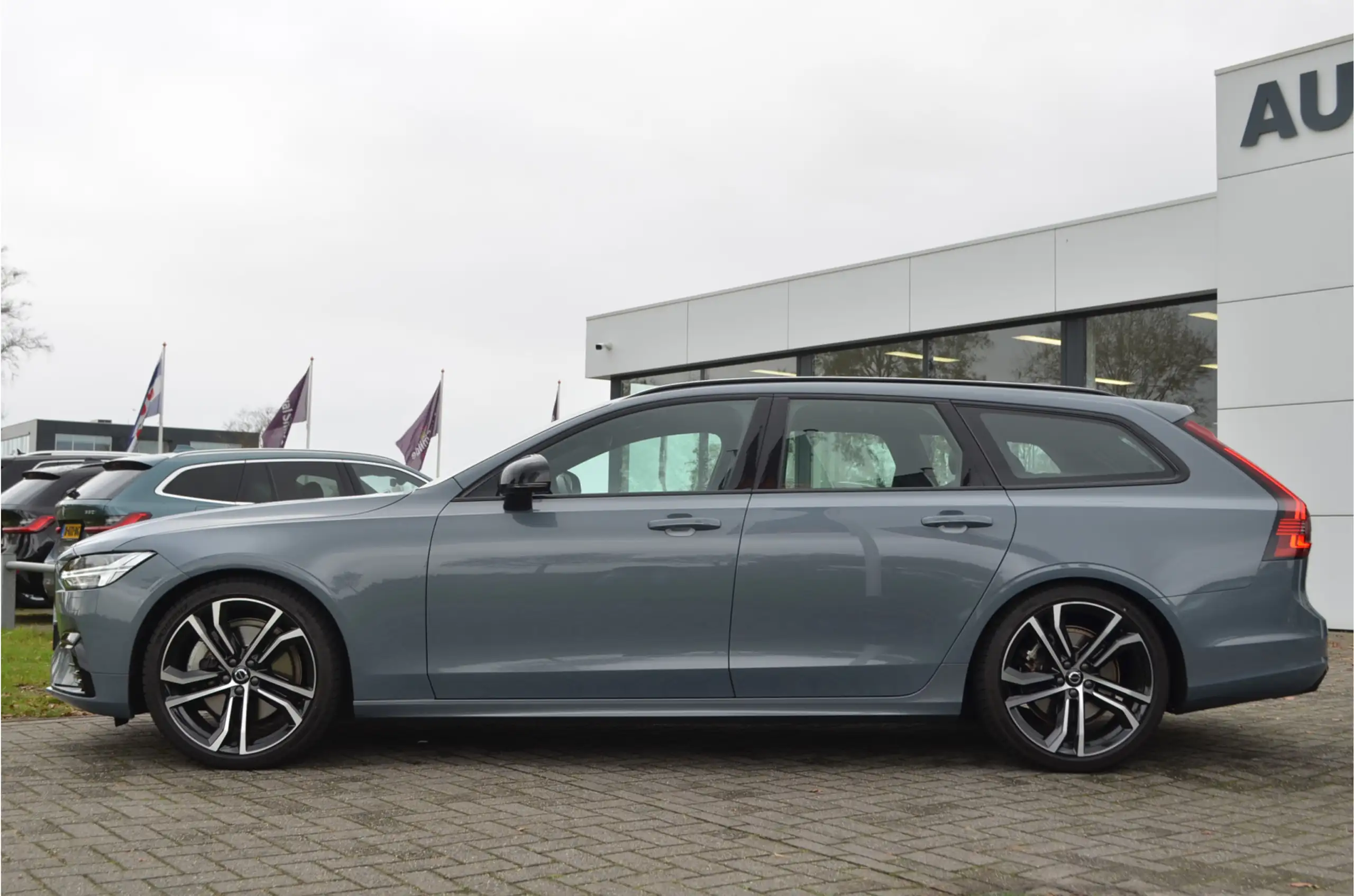 Volvo - V90