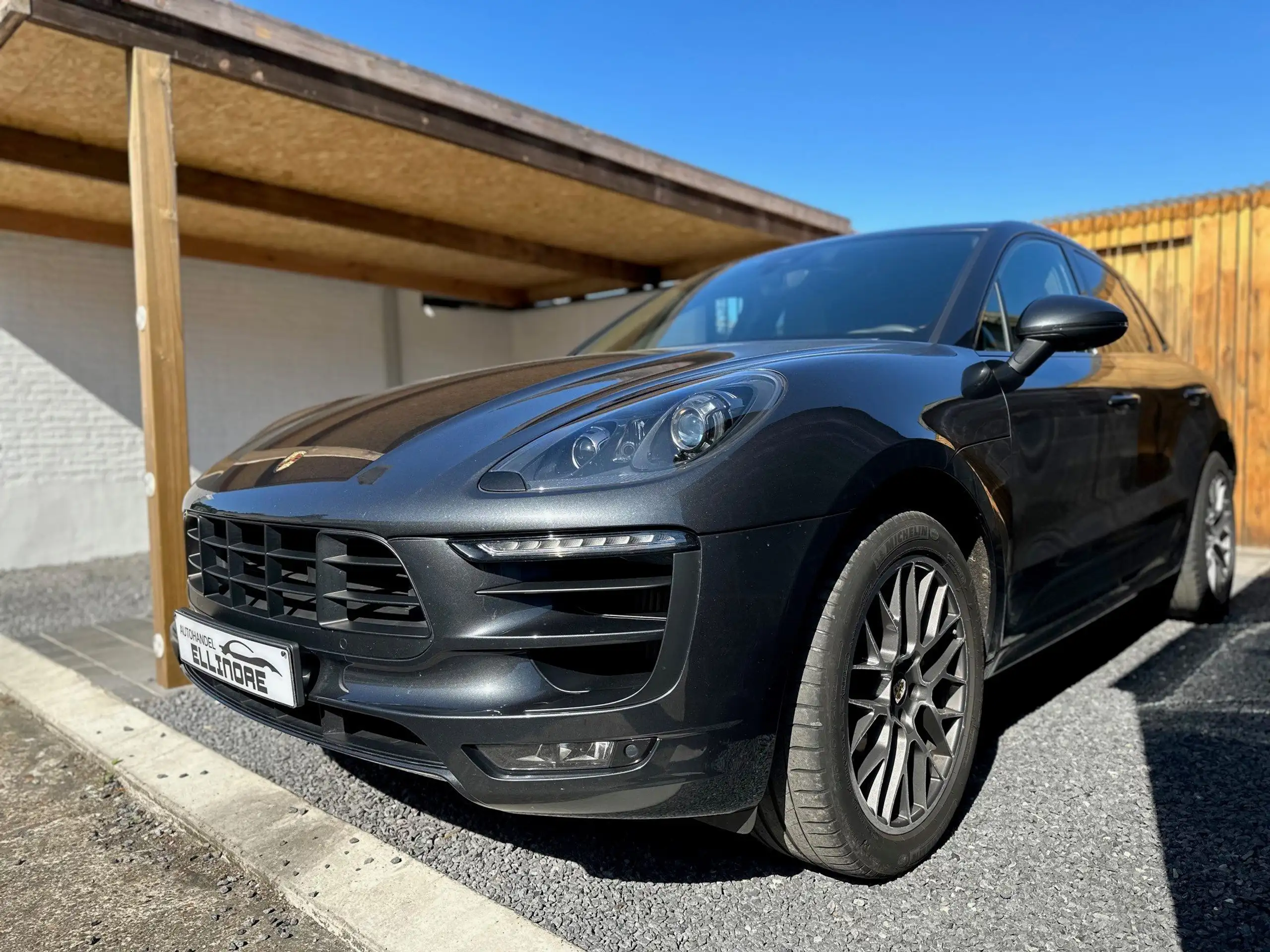 Porsche - Macan