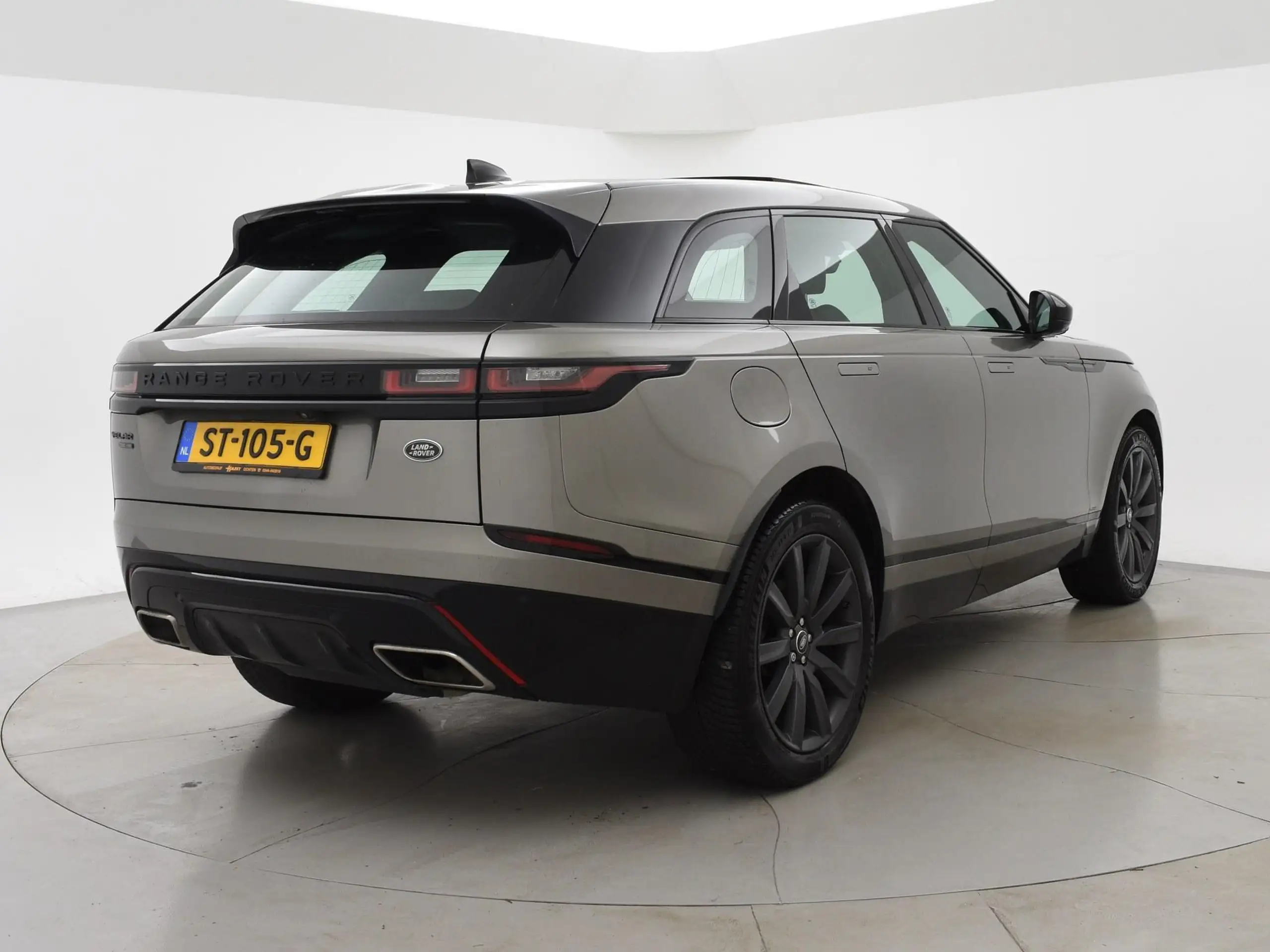 Land Rover - Range Rover Velar