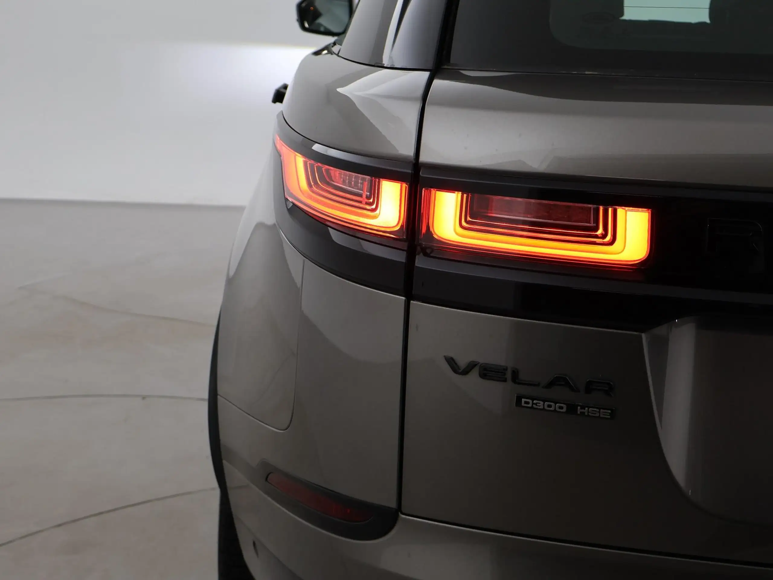 Land Rover - Range Rover Velar