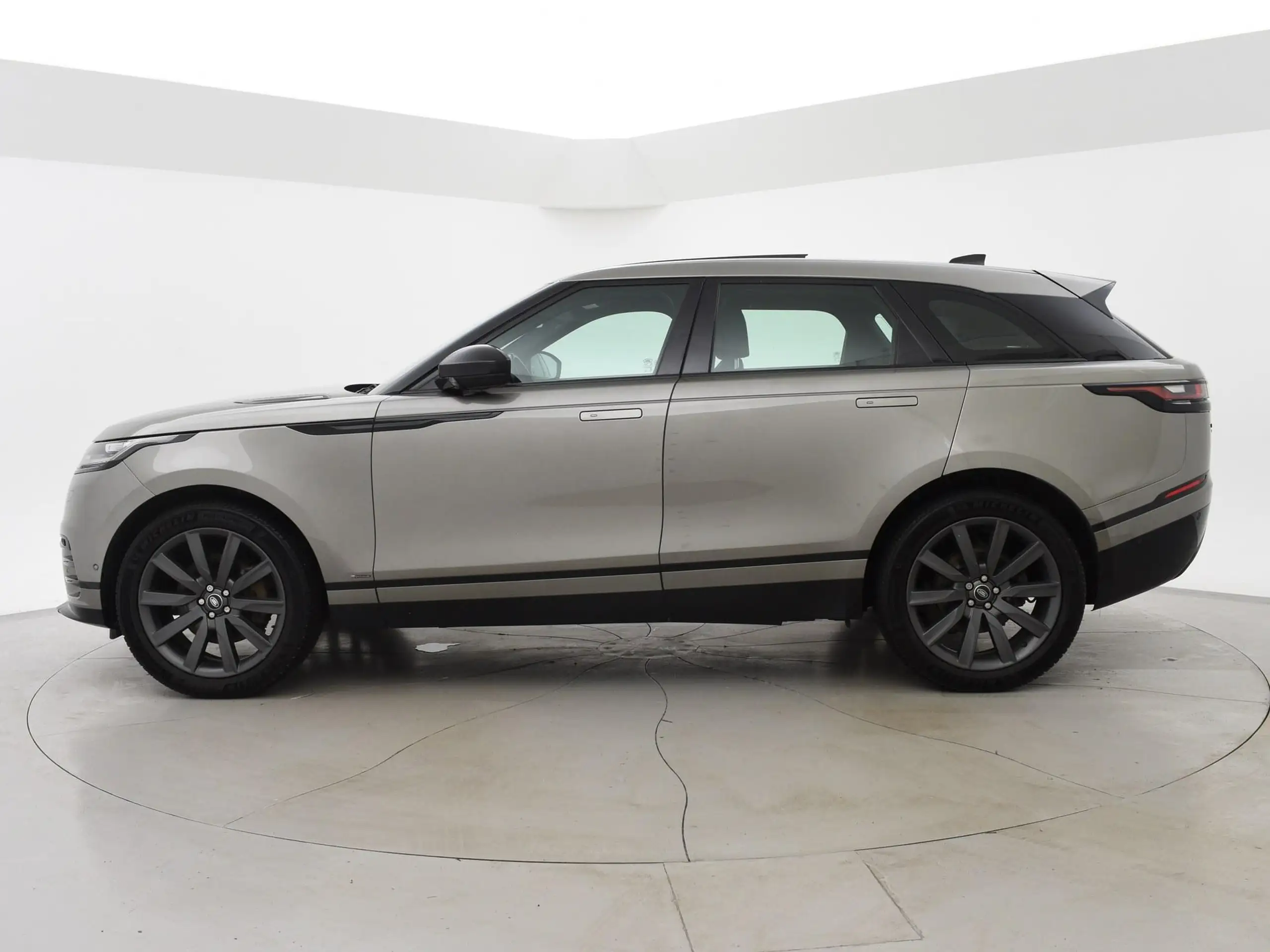 Land Rover - Range Rover Velar