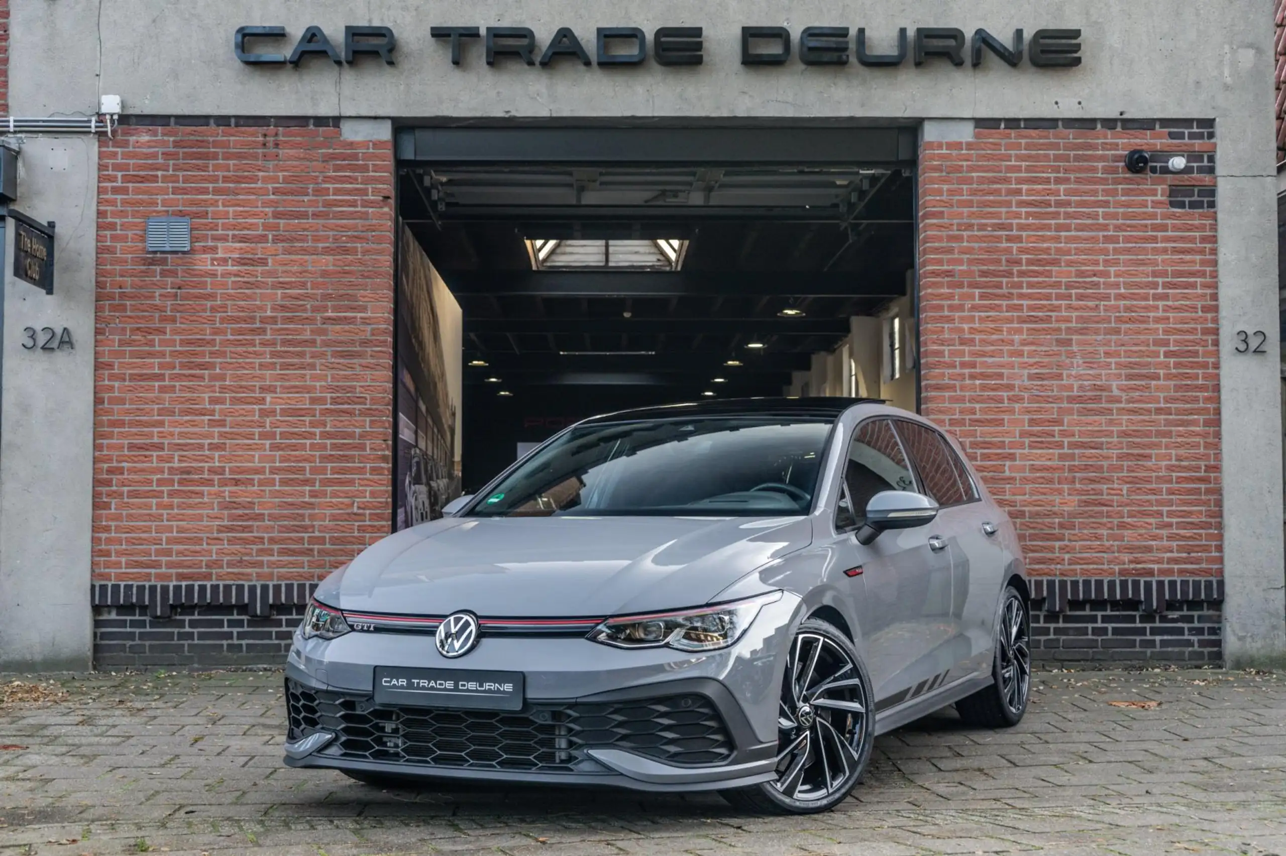 Volkswagen - Golf GTI