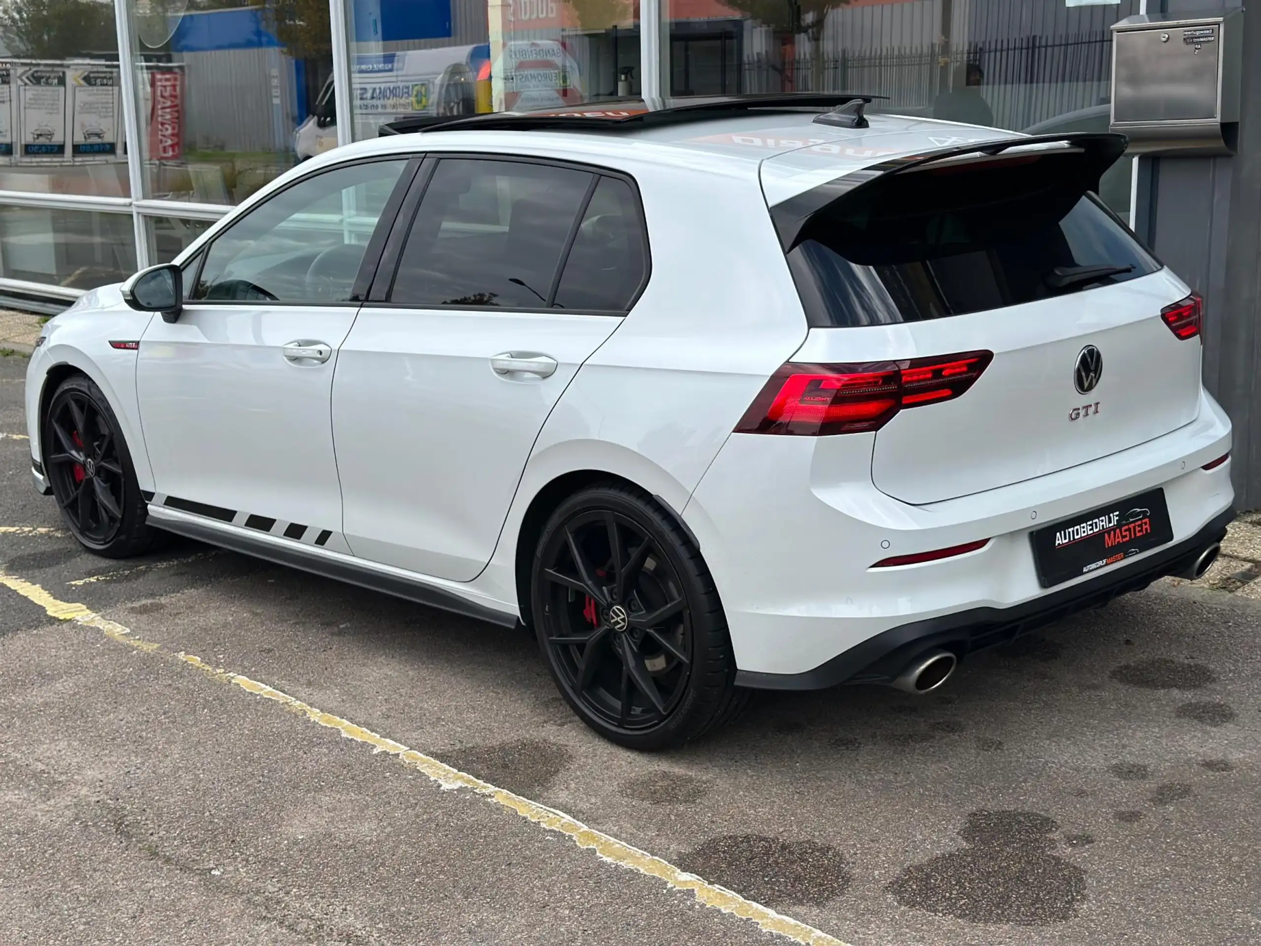 Volkswagen - Golf GTI